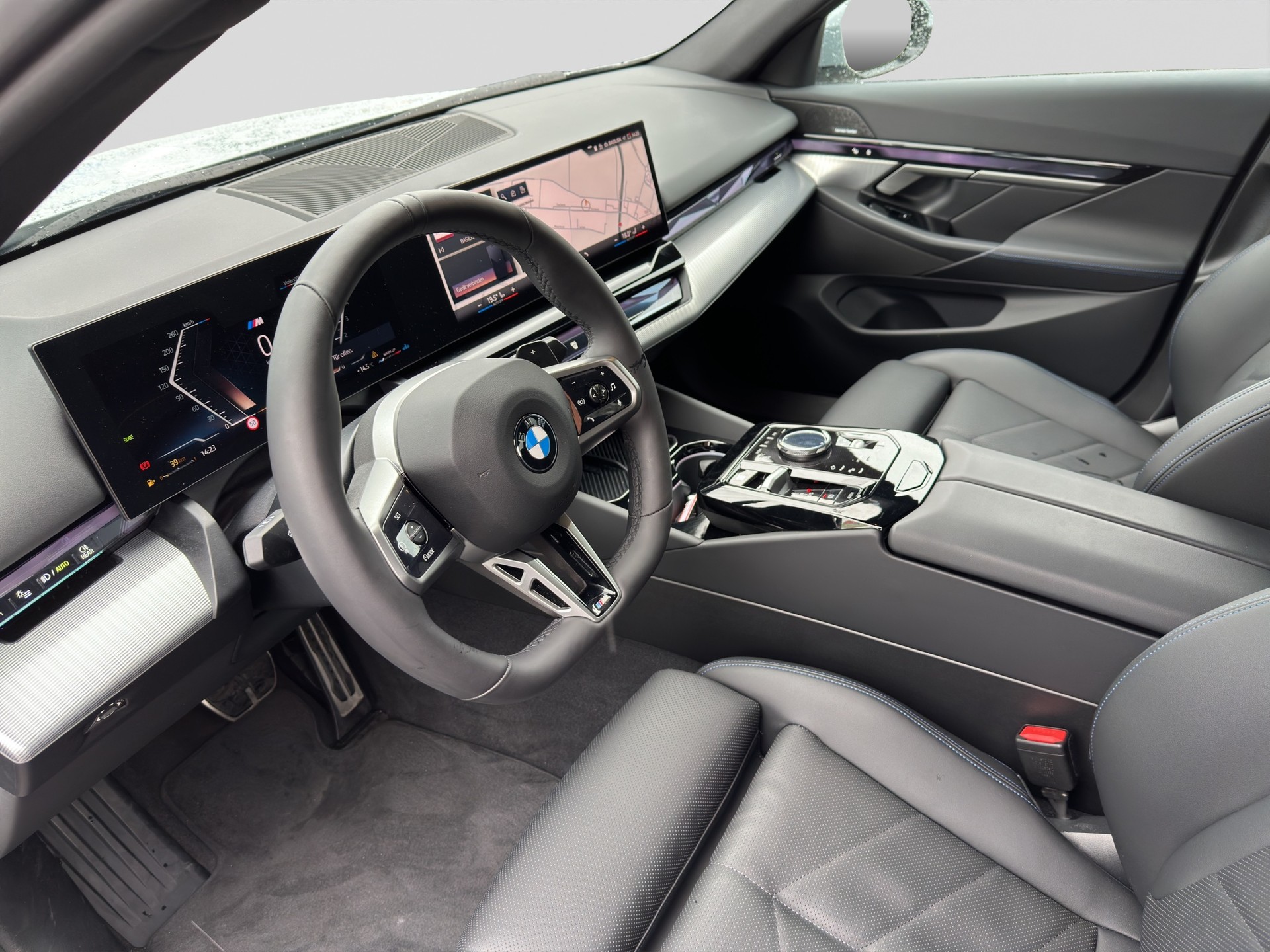 BMW 520i 48V M Sport Steptronic-image-6