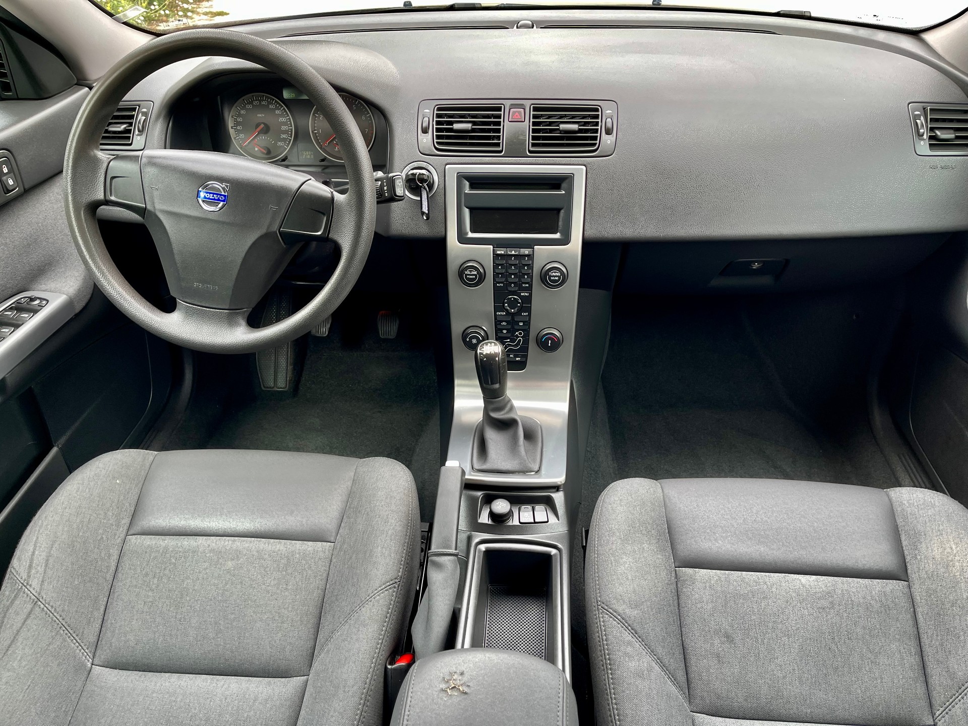 VOLVO V50 1.6-image-1