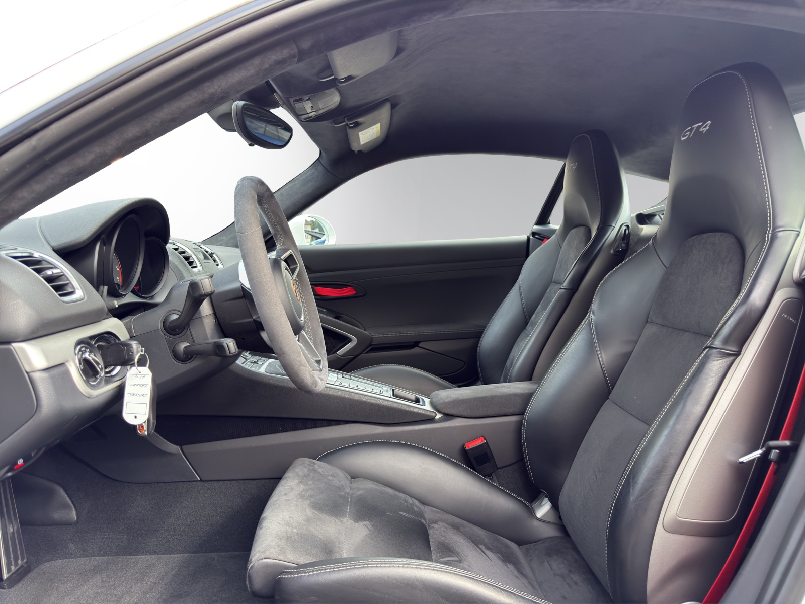 PORSCHE Cayman GT4-image-9