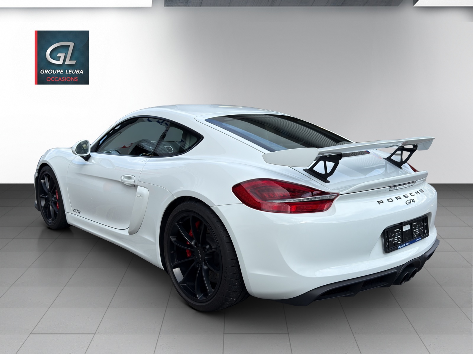 PORSCHE Cayman GT4-image-3