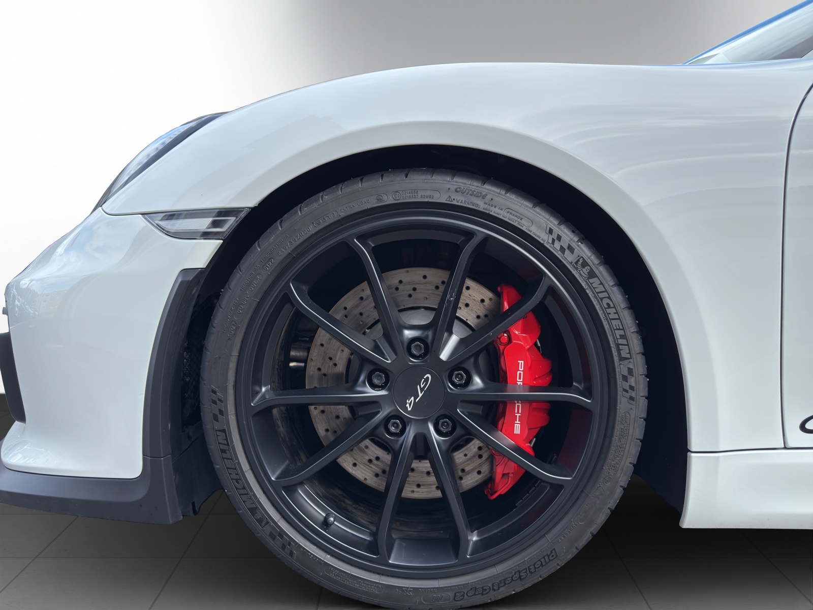 PORSCHE Cayman GT4-image-5