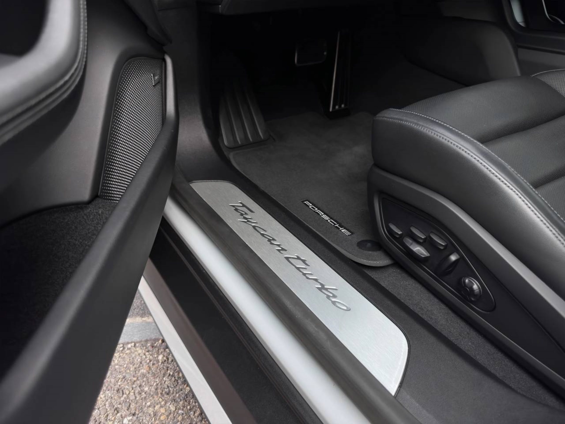 PORSCHE Taycan Turbo Sport Turismo-image-22
