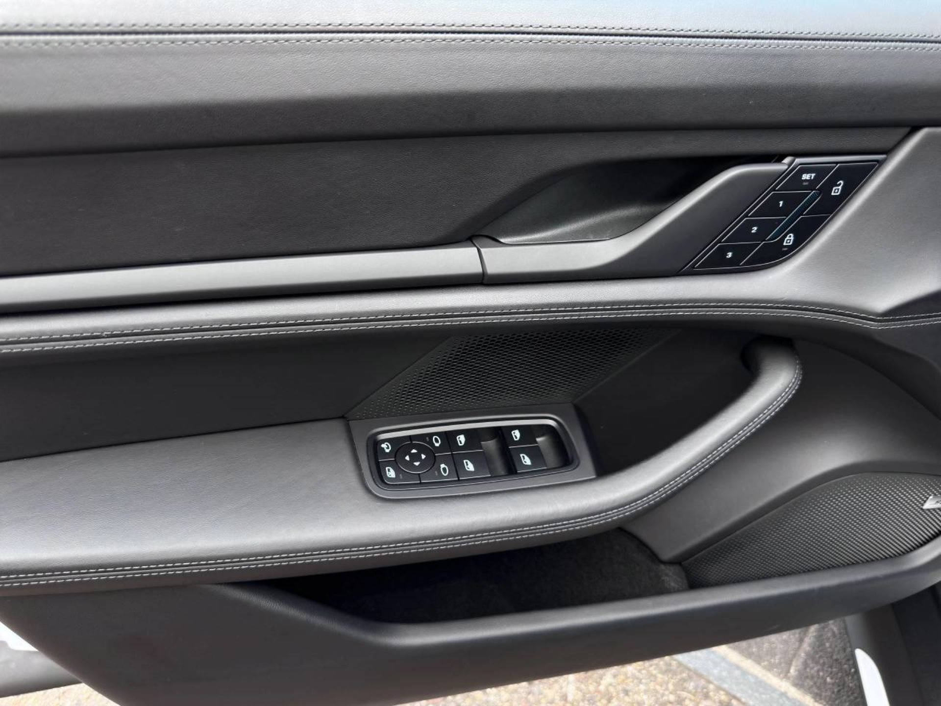 PORSCHE Taycan Turbo Sport Turismo-image-23