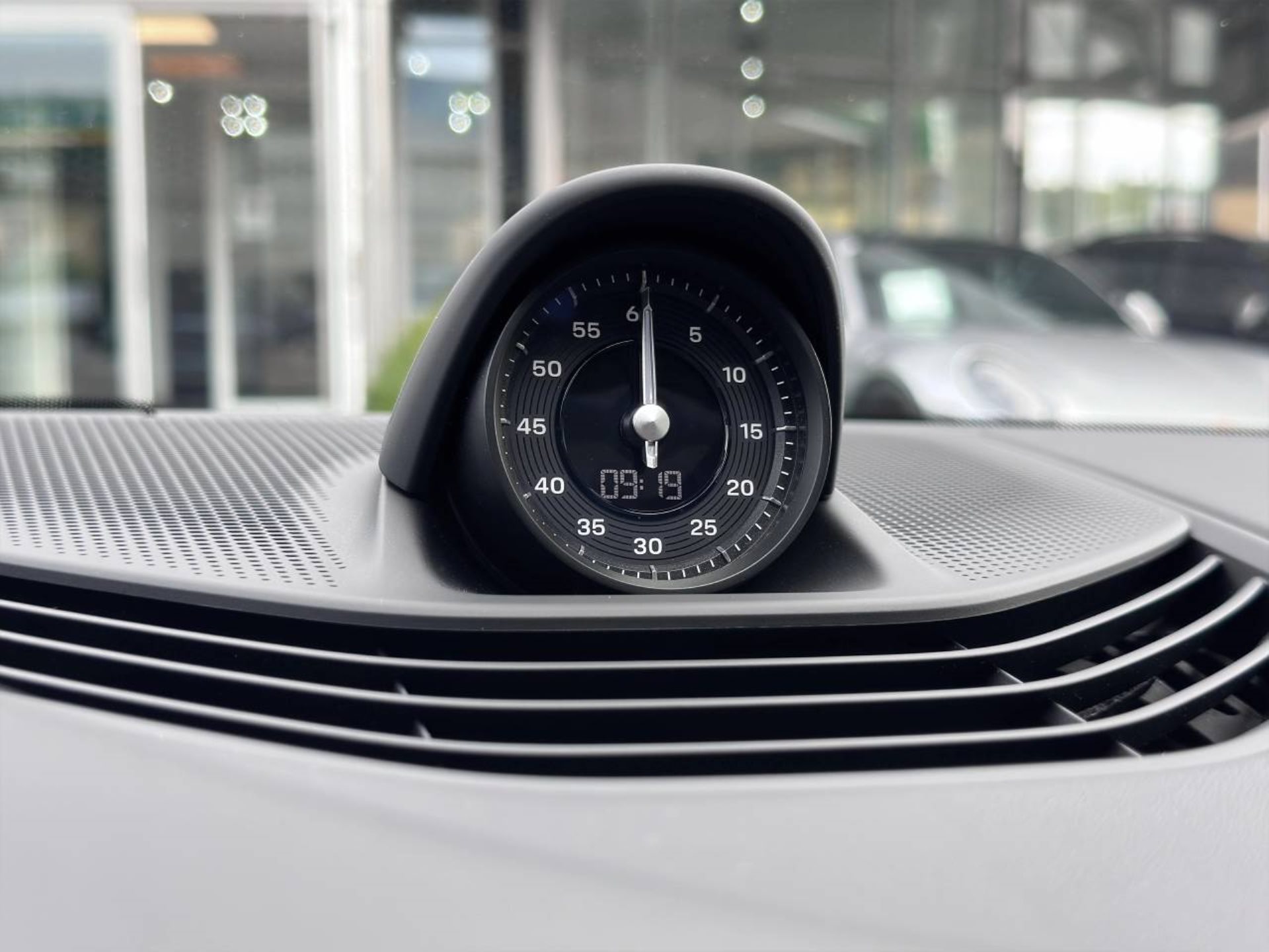 PORSCHE Taycan Turbo Sport Turismo-image-30