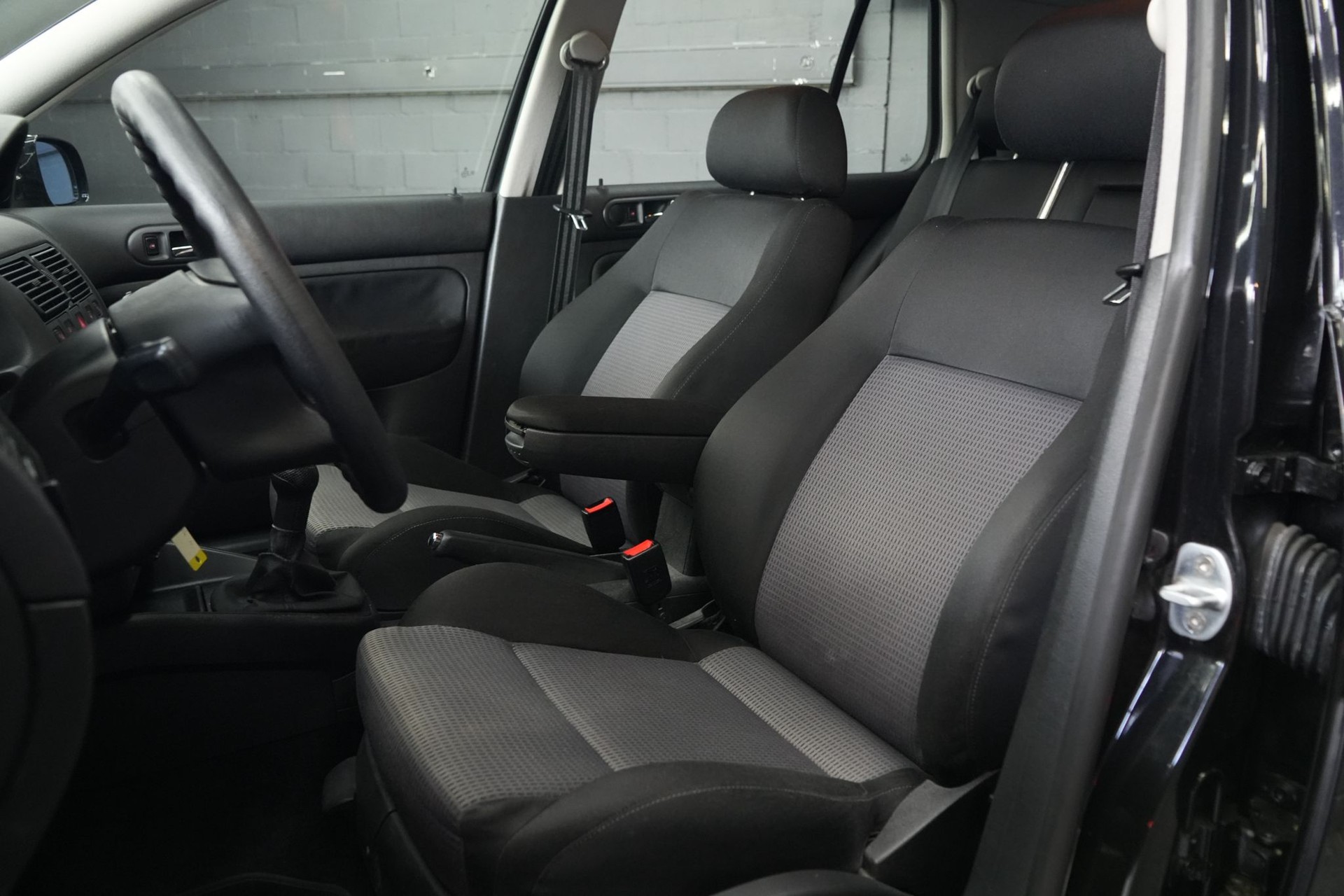 VW Golf 1.6 16V-image-14
