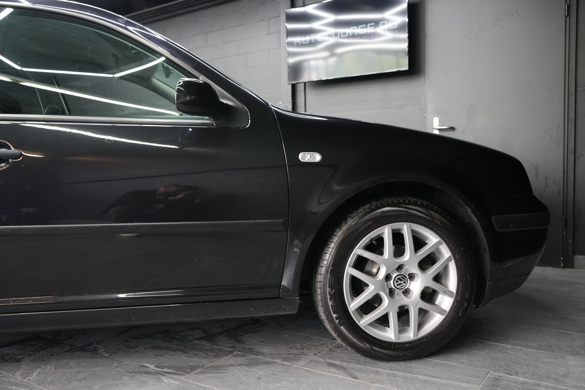 VW Golf 1.6 16V-image-8