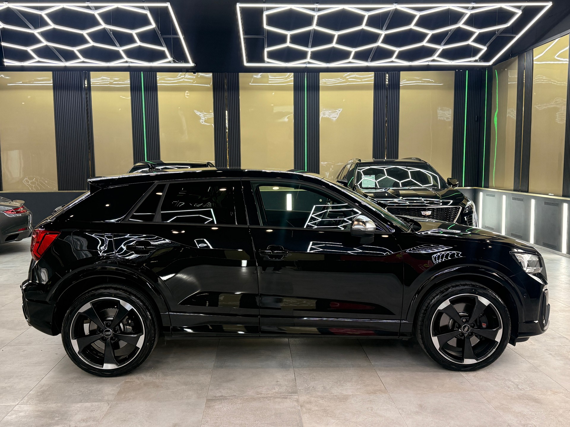 AUDI SQ2 TFSI quattro S-tronic-image-3