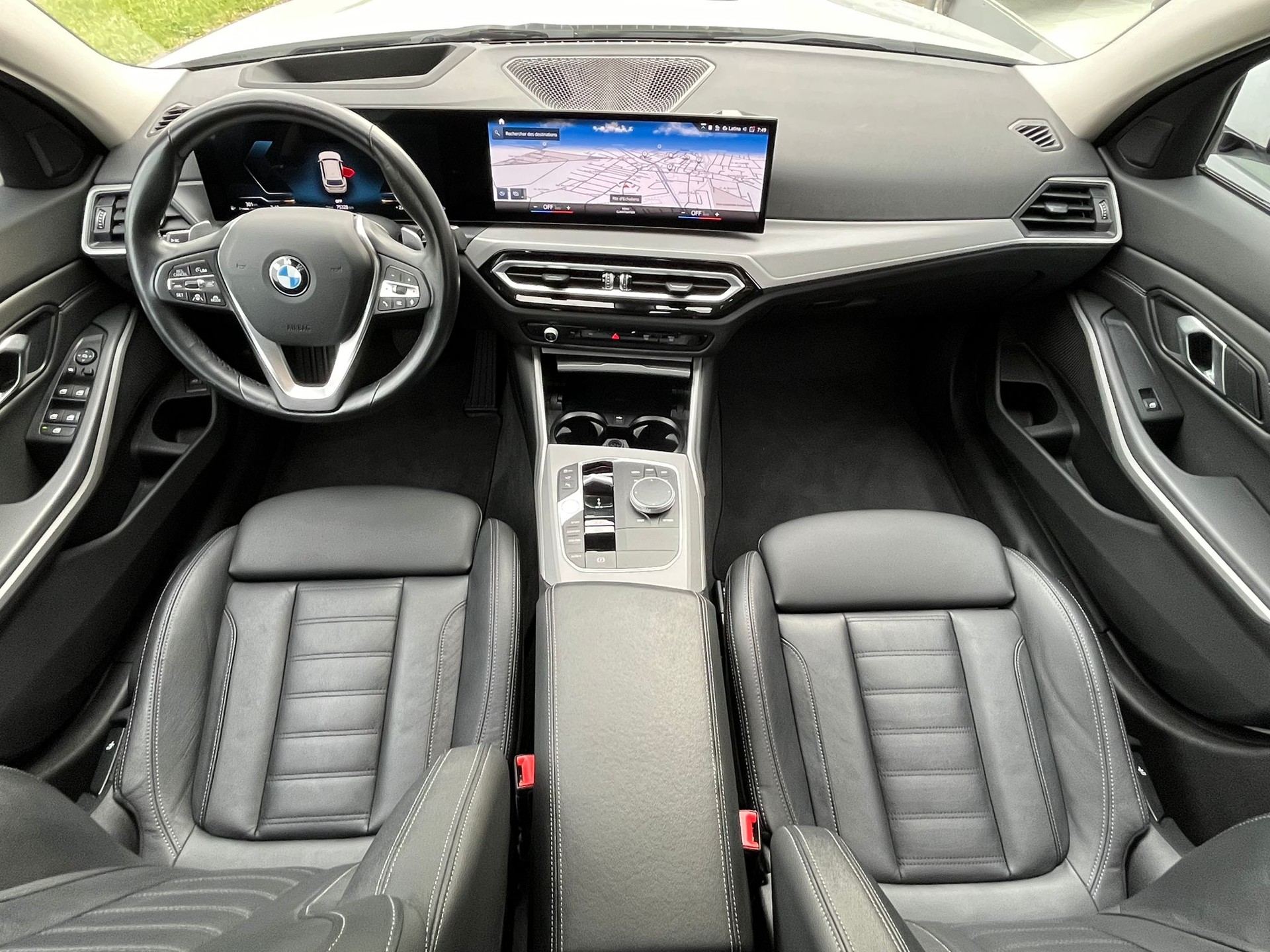 BMW 320d xDrive 48V Touring Steptronic-image-10