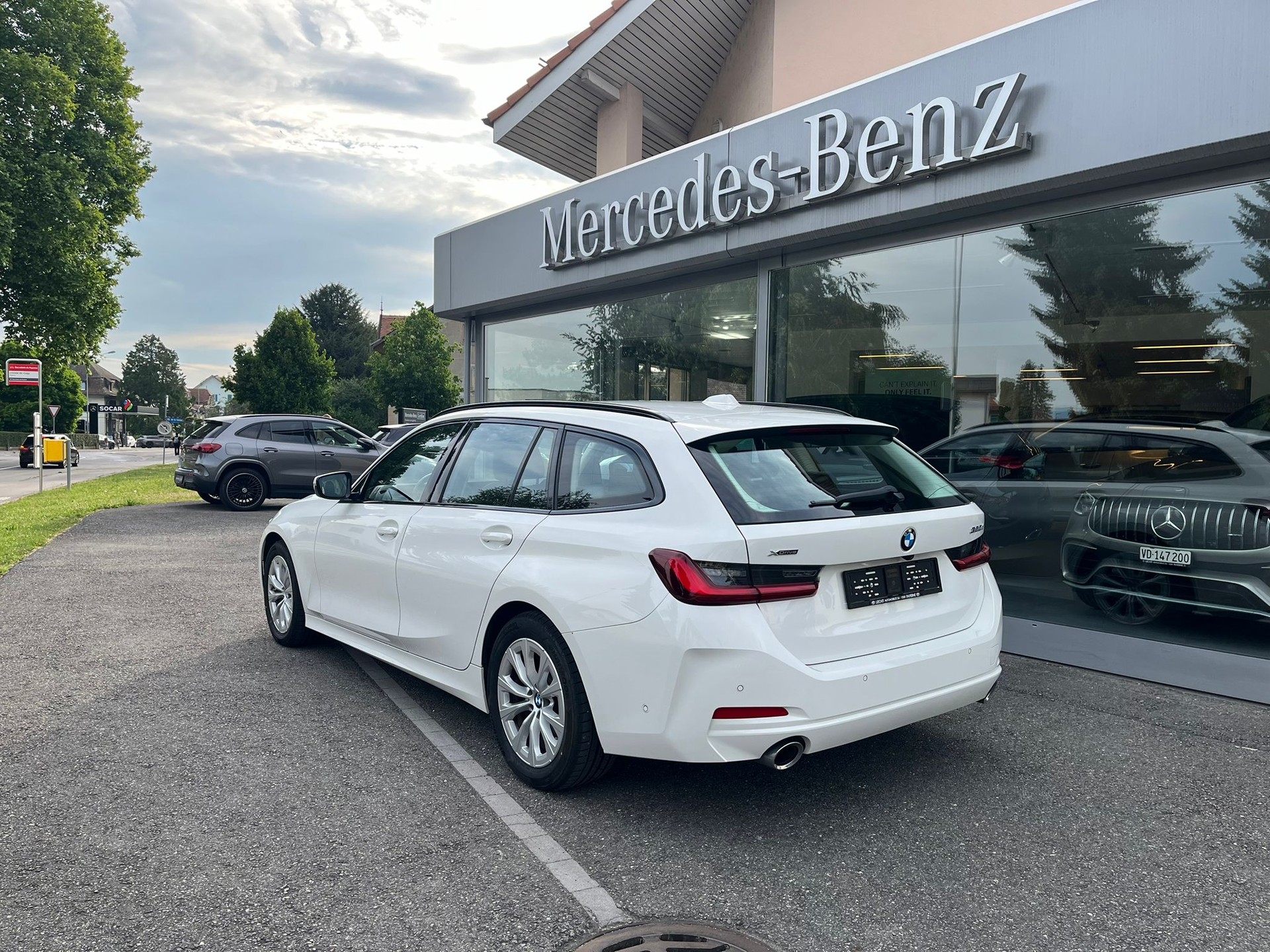 BMW 320d xDrive 48V Touring Steptronic-image-3