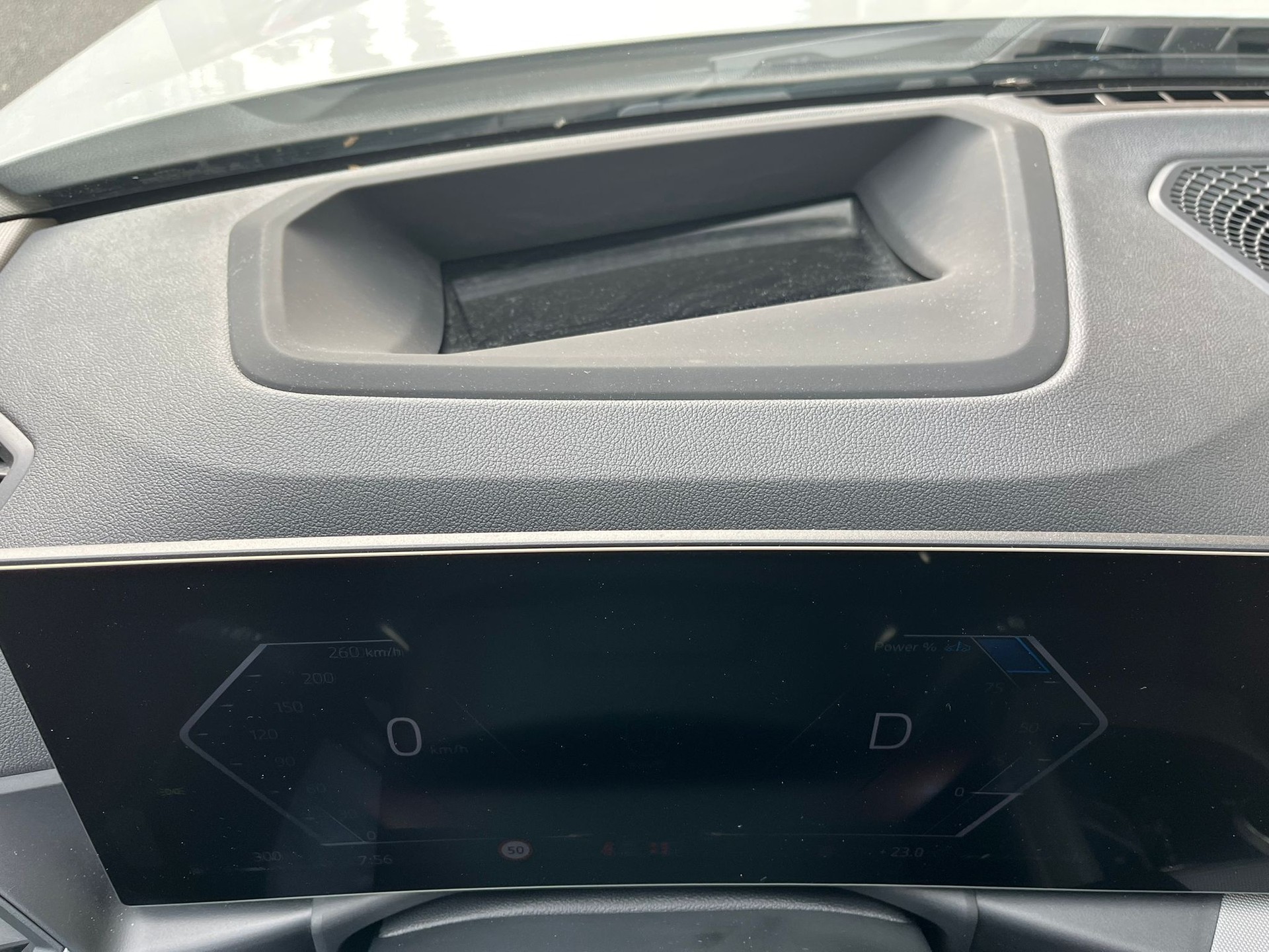 BMW 320d xDrive 48V Touring Steptronic-image-12