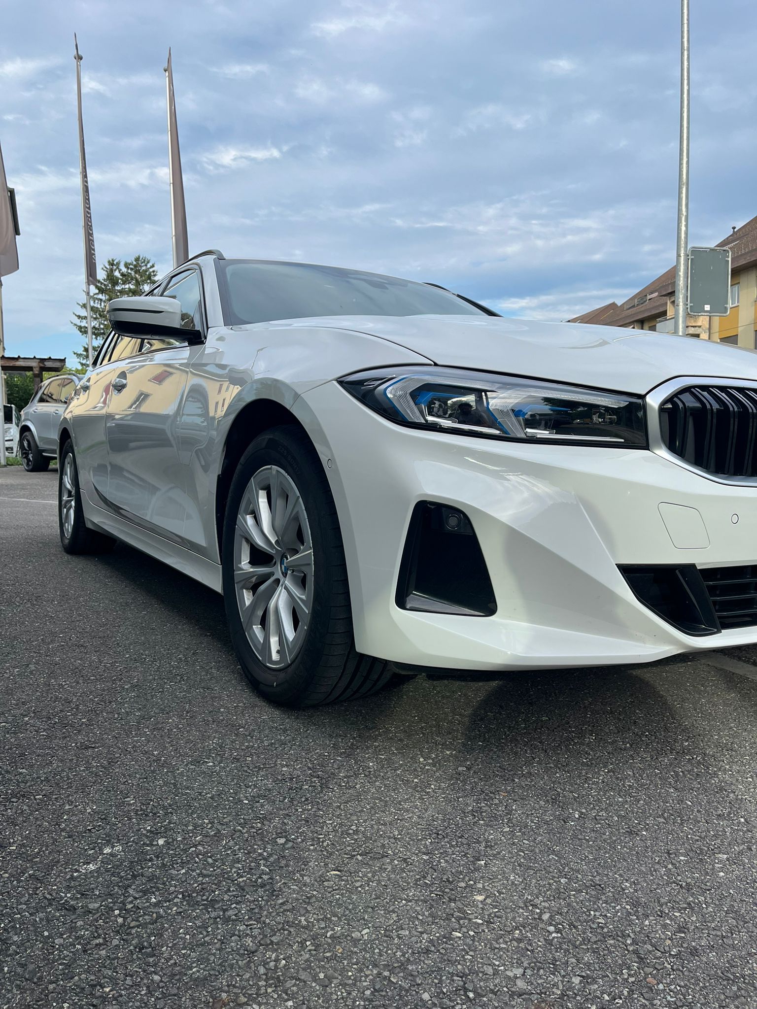 BMW 320d xDrive 48V Touring Steptronic-image-5