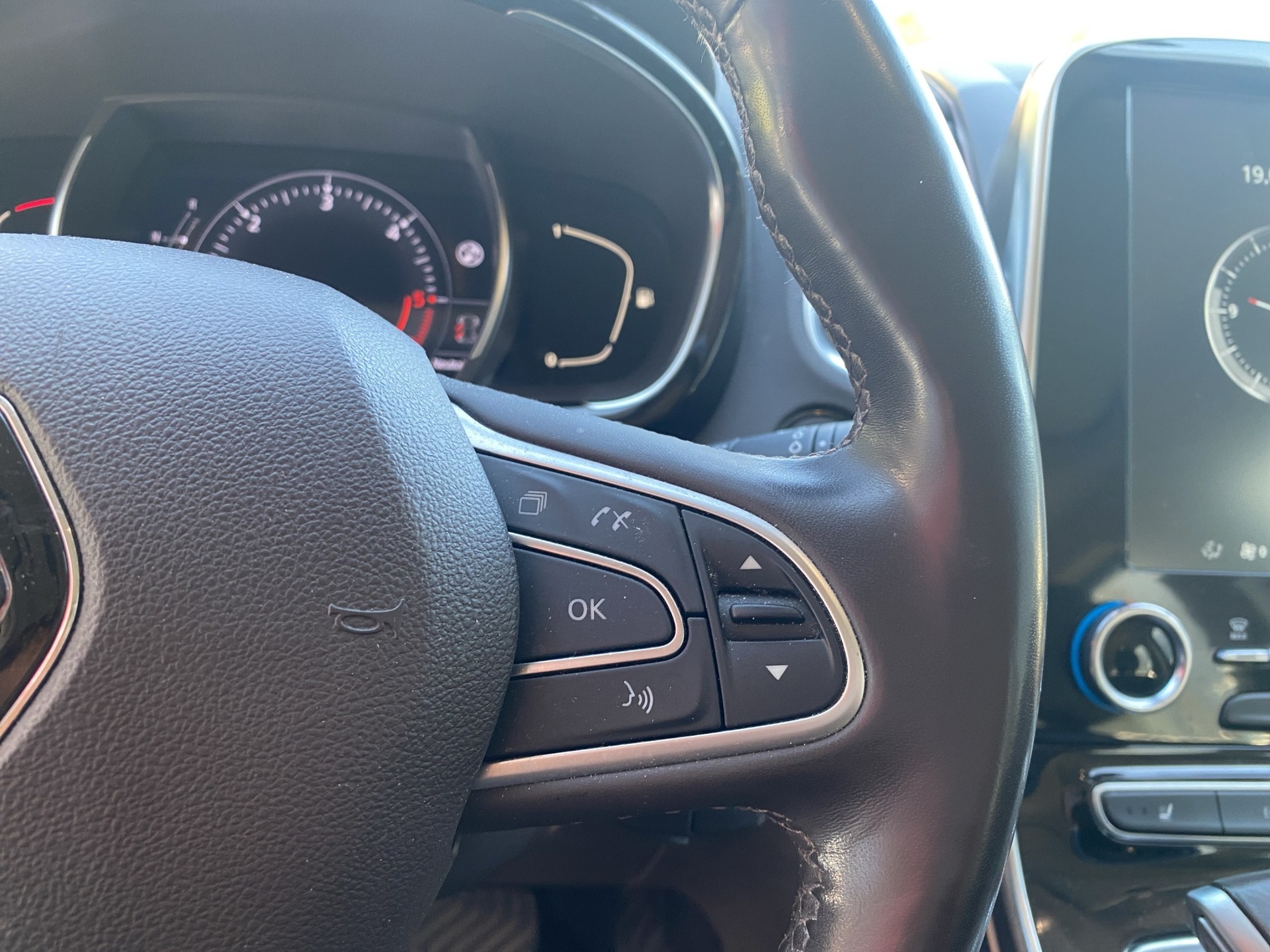 RENAULT Espace 2.0 dCi Intens EDC-image-15