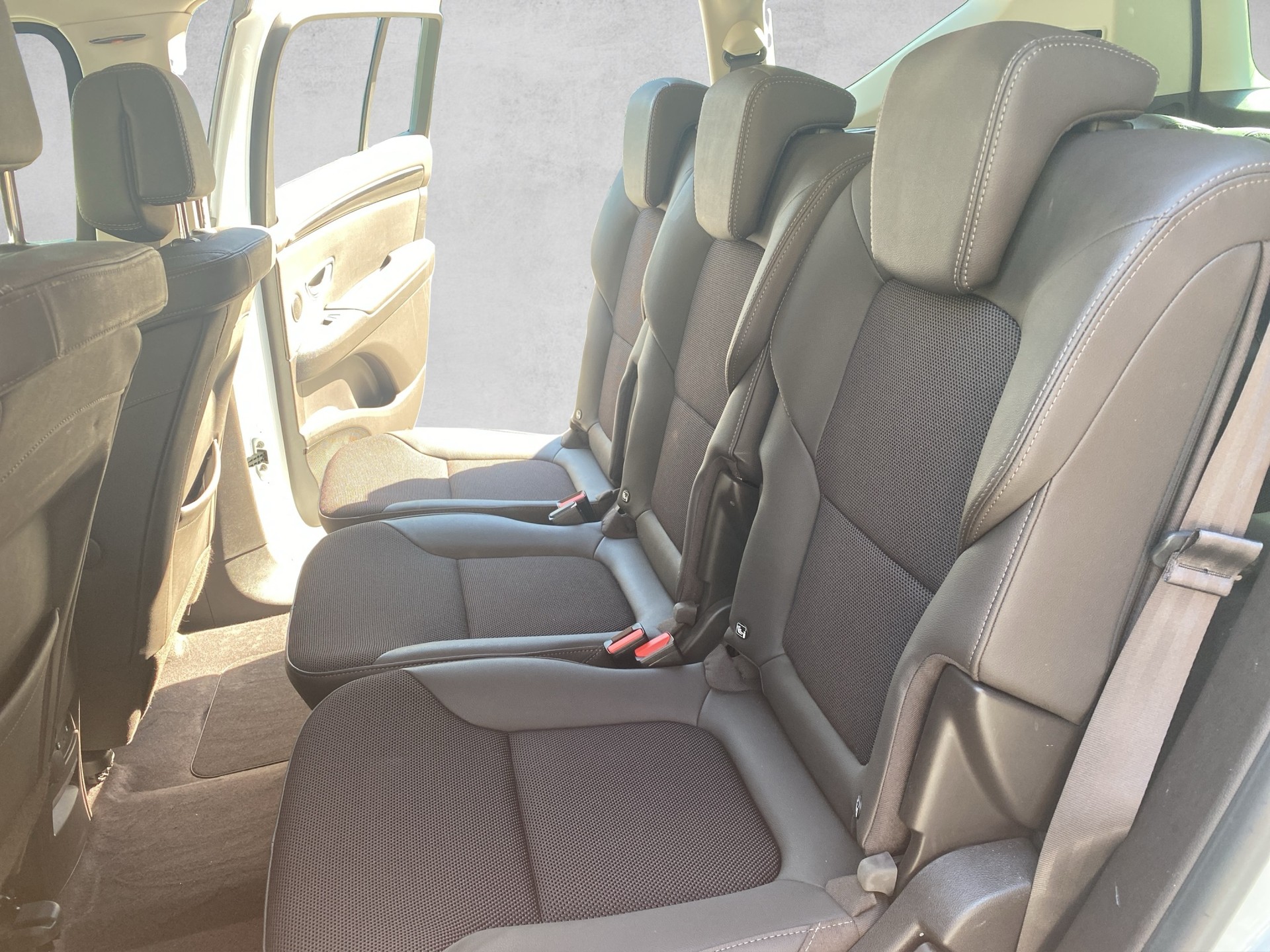 RENAULT Espace 2.0 dCi Intens EDC-image-9