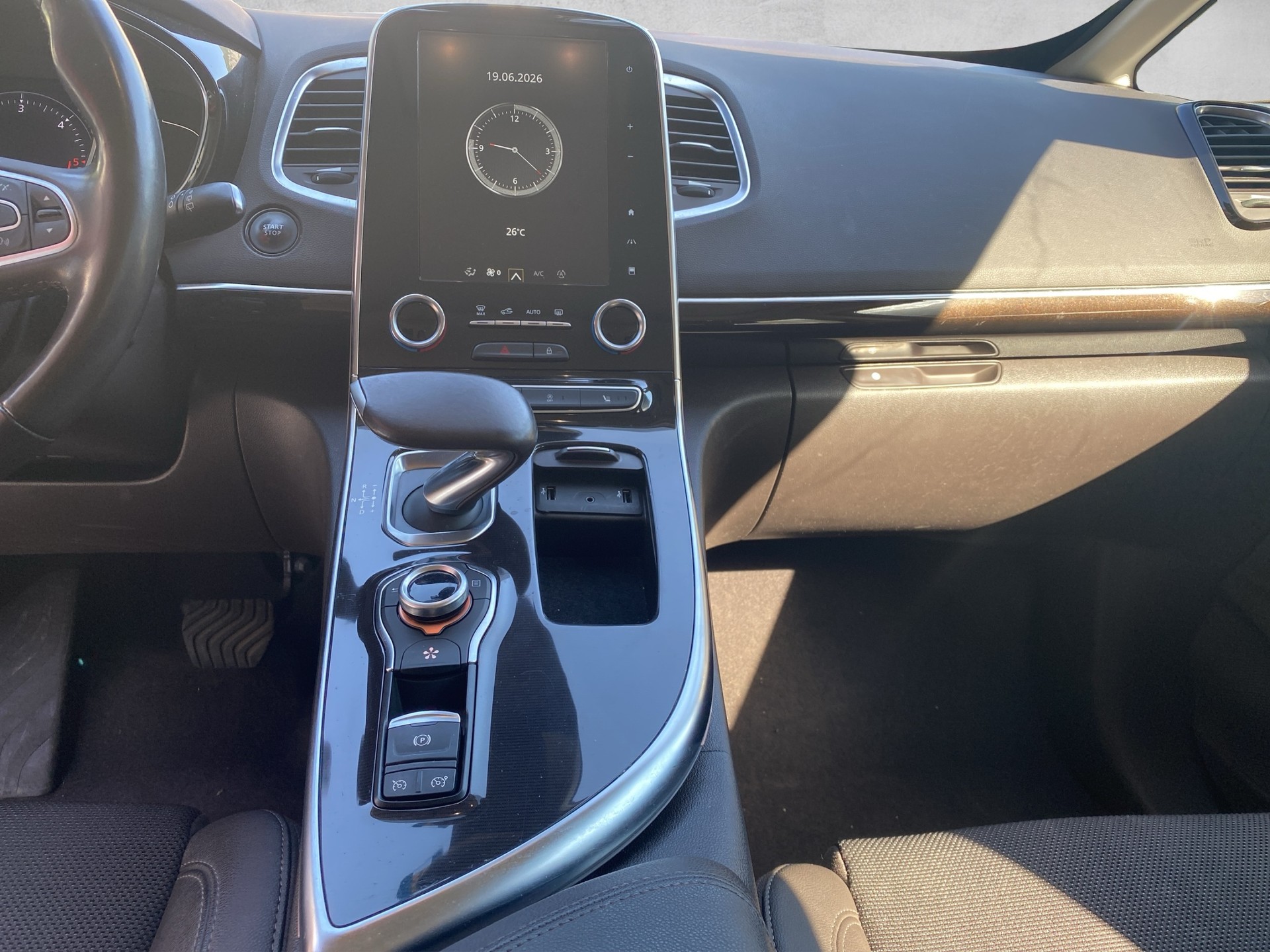 RENAULT Espace 2.0 dCi Intens EDC-image-16