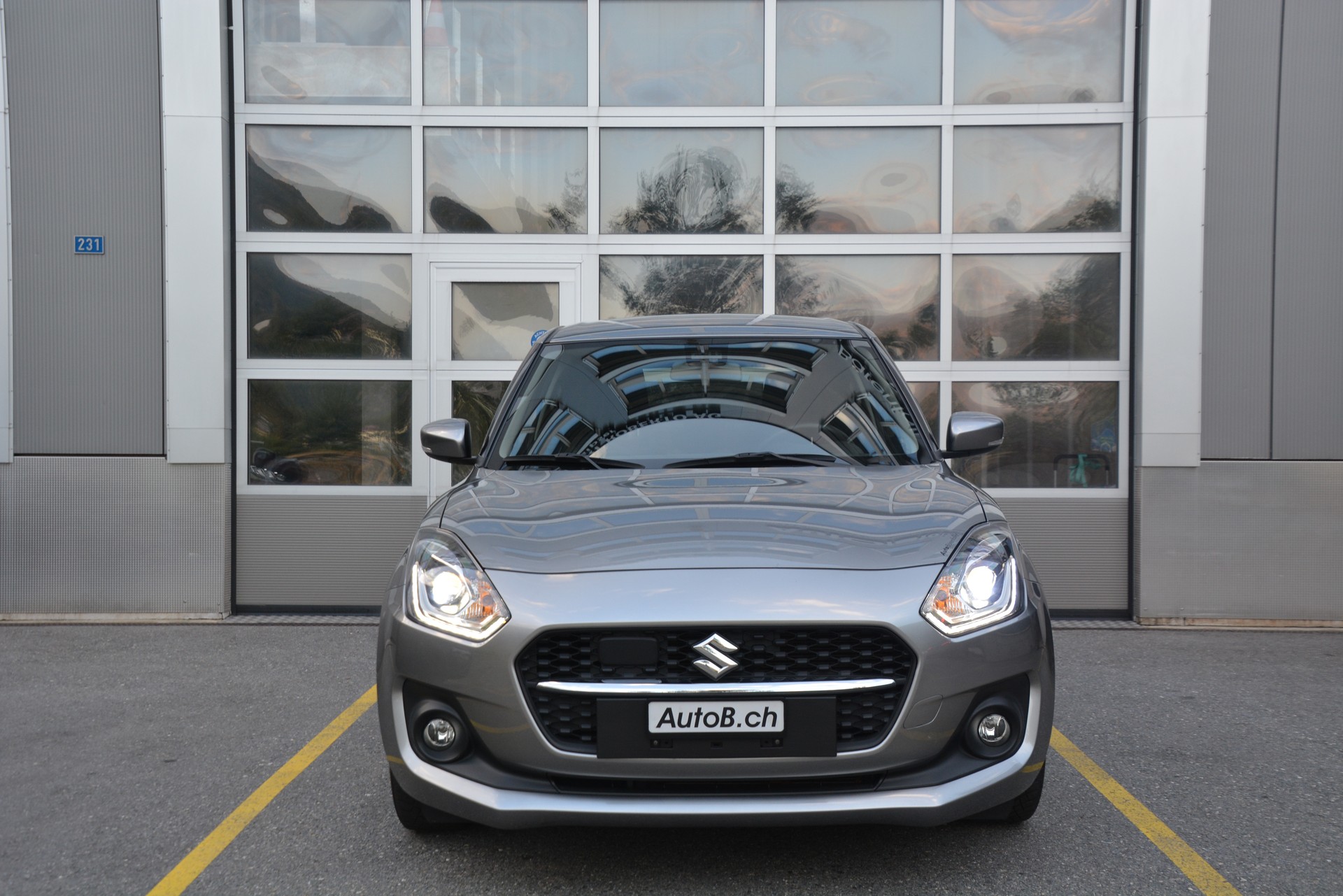SUZUKI Swift 1.2 Compact Top Hybrid CVT-image-2