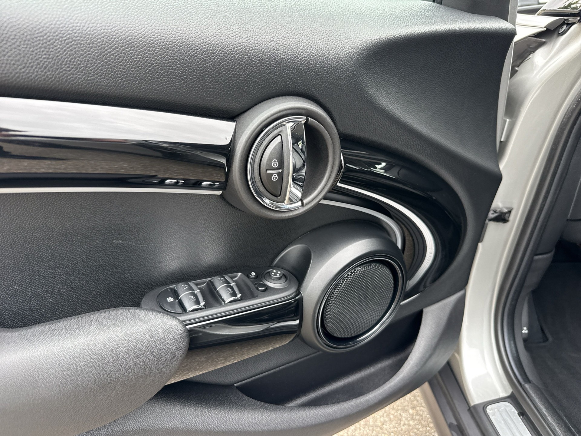 MINI Cooper Steptronic DKG-image-16