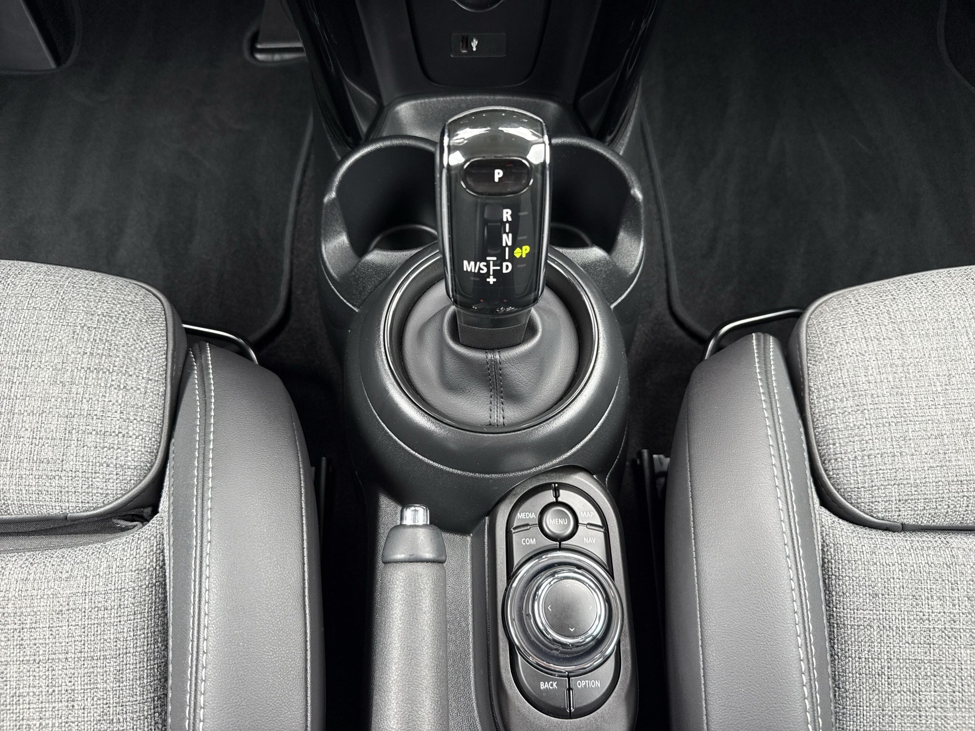 MINI Cooper Steptronic DKG-image-12
