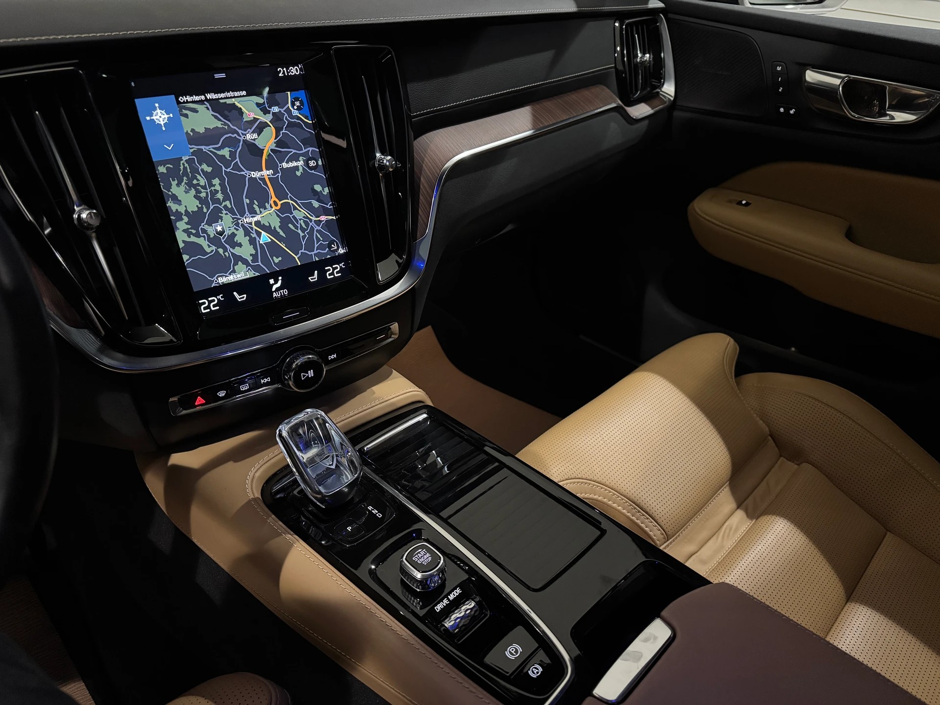 VOLVO VOLVO V60 T8 eAWD Twin Engine R-Design Geartronic l CH l 1.Hand l-image-15