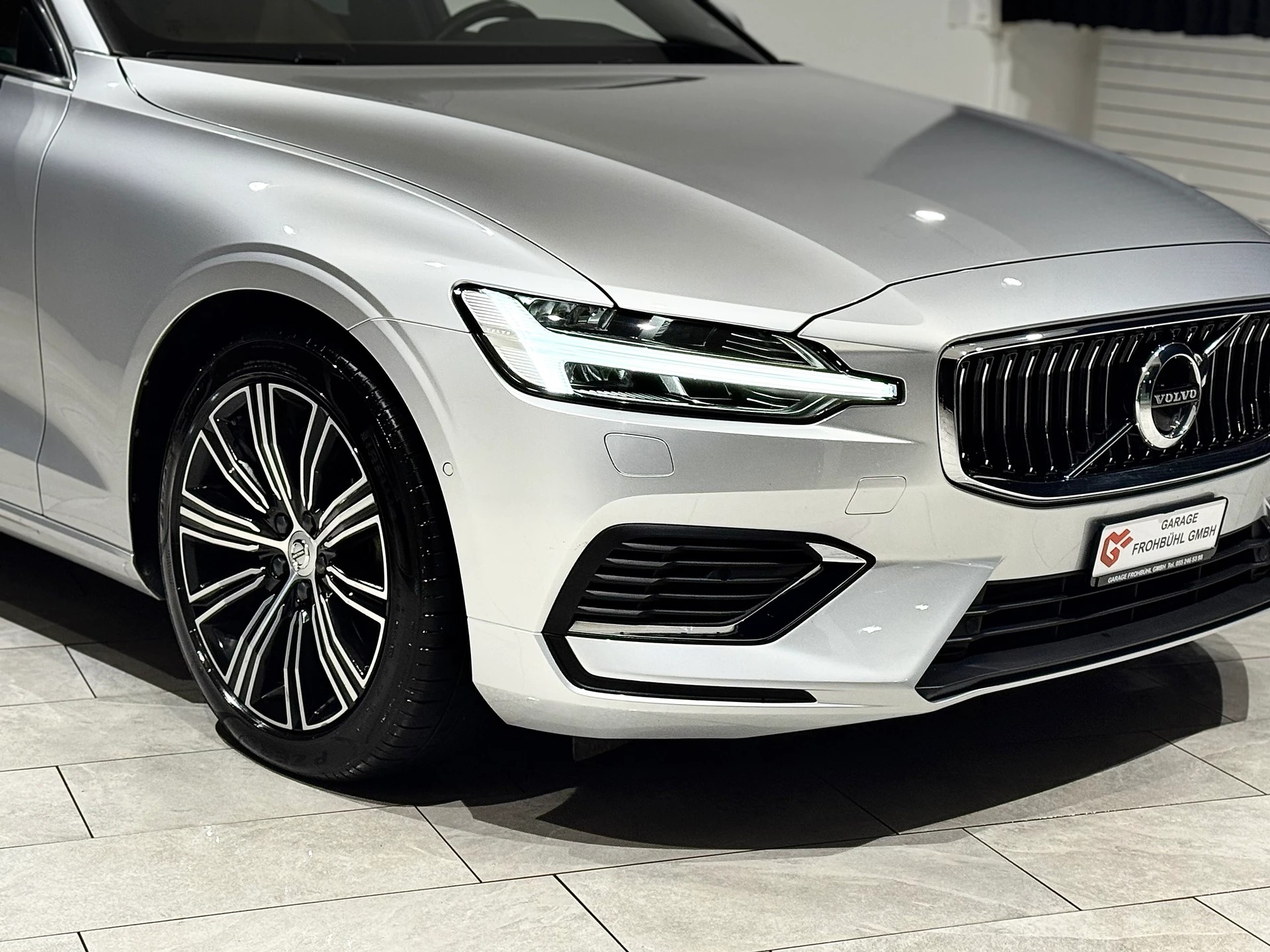 VOLVO VOLVO V60 T8 eAWD Twin Engine R-Design Geartronic l CH l 1.Hand l-image-7