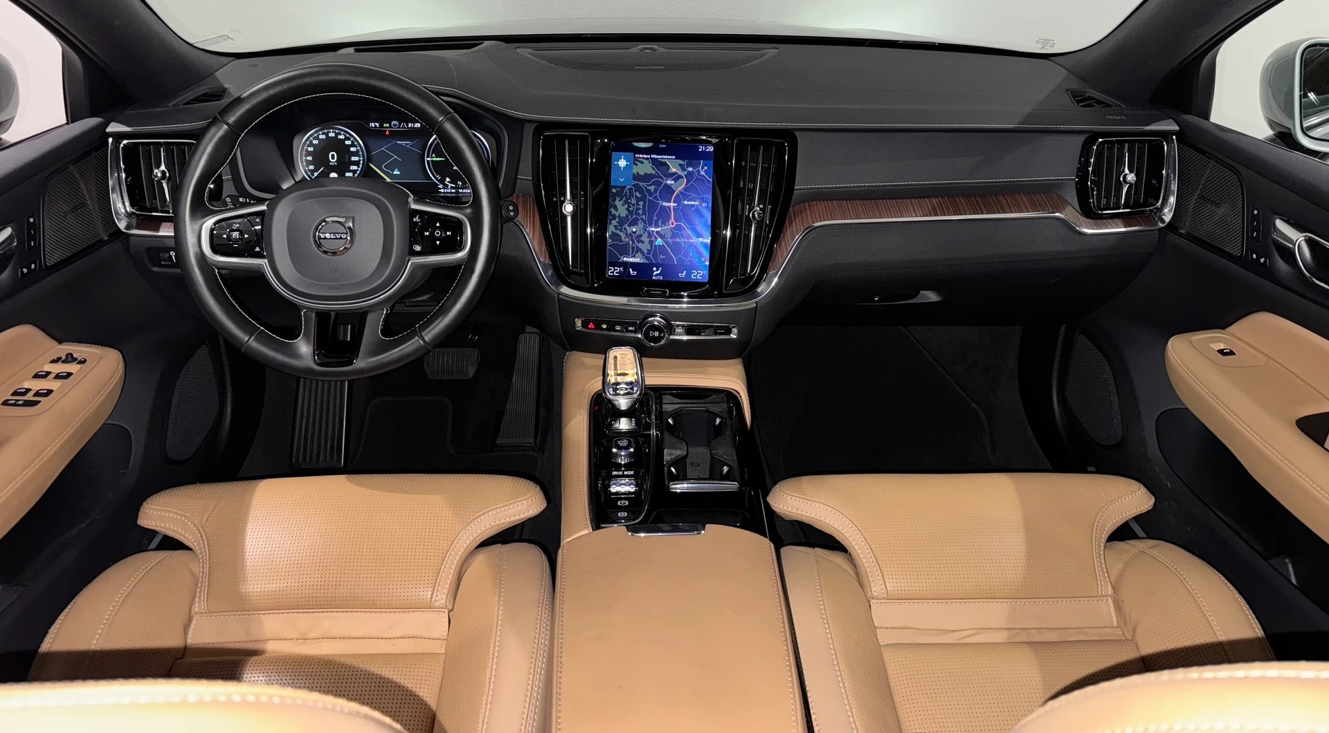 VOLVO VOLVO V60 T8 eAWD Twin Engine R-Design Geartronic l CH l 1.Hand l-image-10