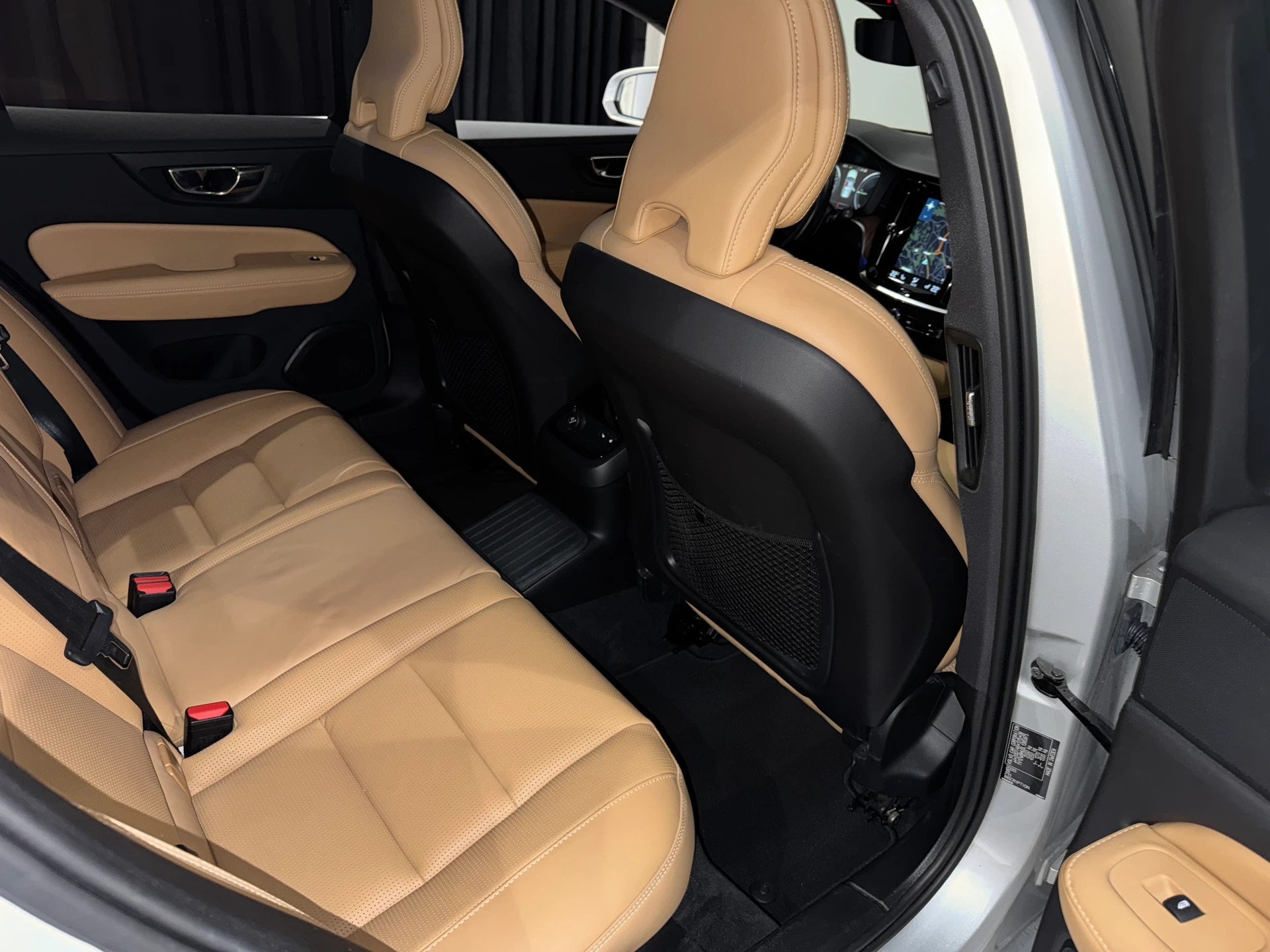 VOLVO VOLVO V60 T8 eAWD Twin Engine R-Design Geartronic l CH l 1.Hand l-image-12