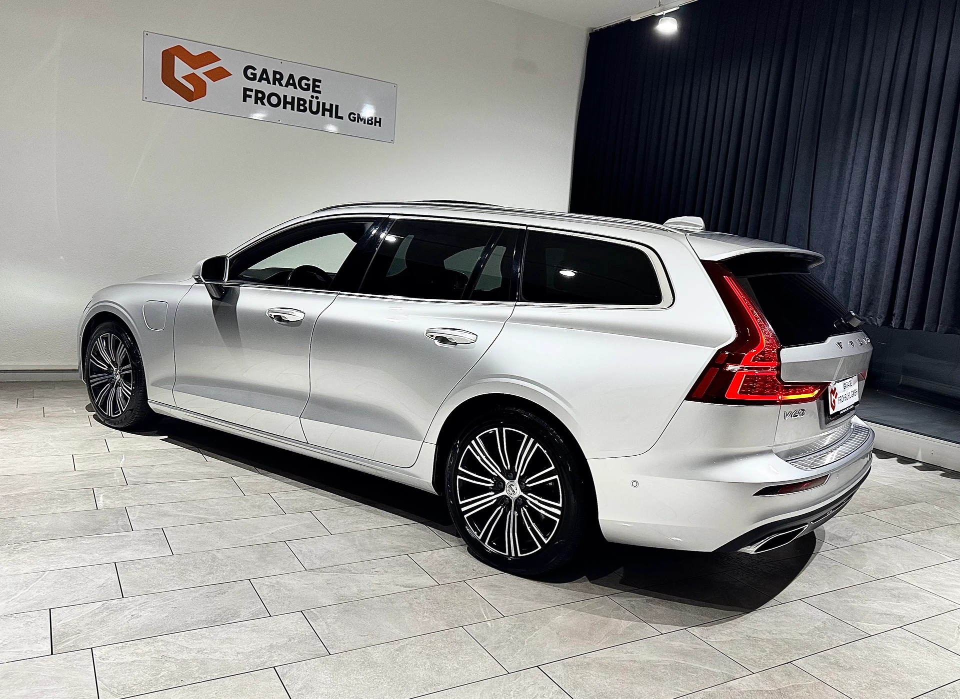 VOLVO VOLVO V60 T8 eAWD Twin Engine R-Design Geartronic l CH l 1.Hand l-image-6