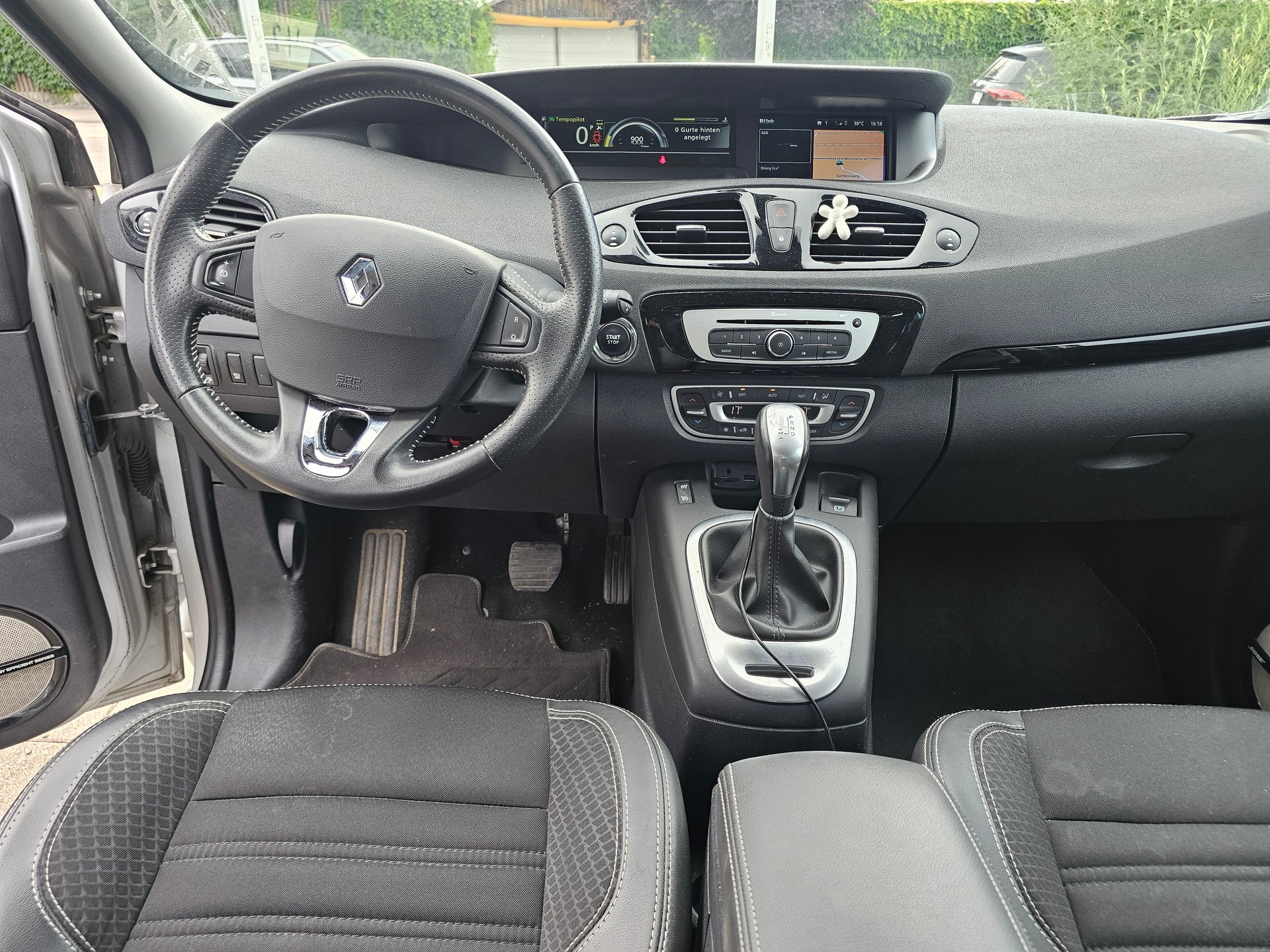 RENAULT Scénic 1.5 dCi Limited EDC-image-9