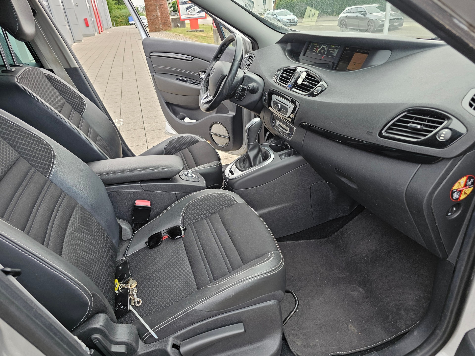 RENAULT Scénic 1.5 dCi Limited EDC-image-12