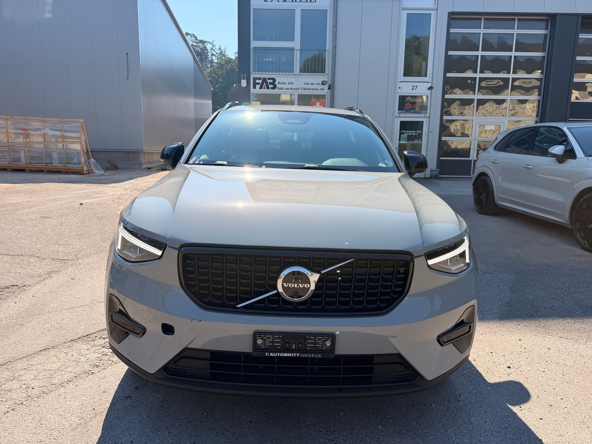 VOLVO XC40 B3 Benzin Mild Hybrid Plus Dark DCT-image-0