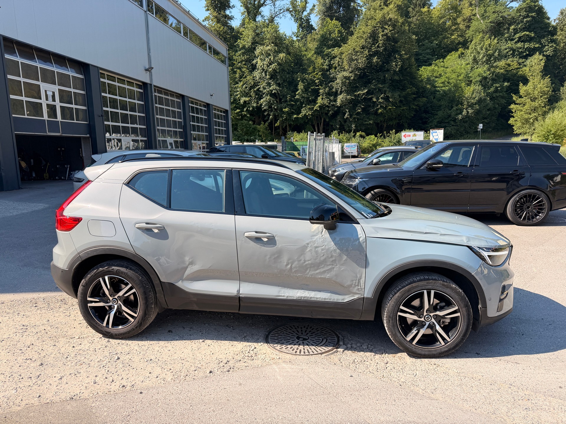 VOLVO XC40 B3 Benzin Mild Hybrid Plus Dark DCT-image-3