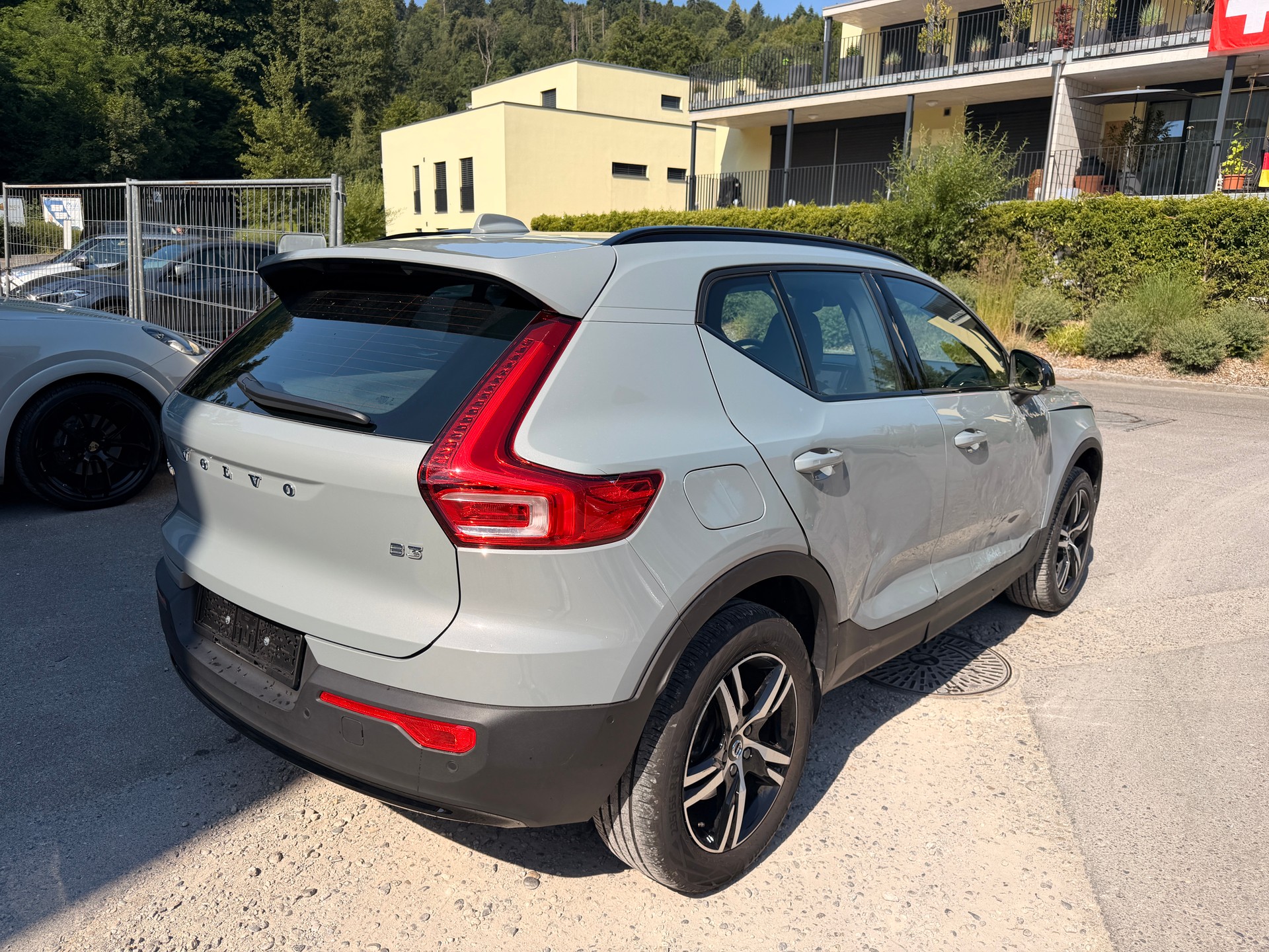 VOLVO XC40 B3 Benzin Mild Hybrid Plus Dark DCT-image-6