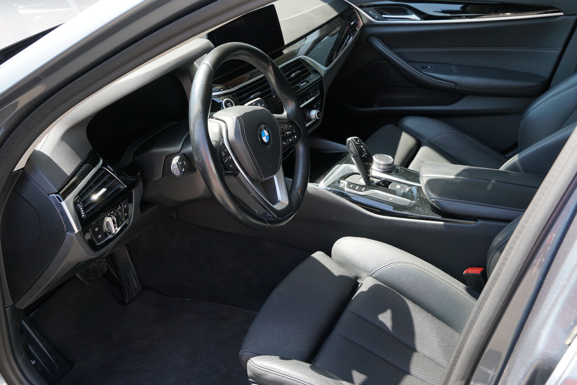 BMW 520d xDrive Touring Sport Line Steptronic-image-5
