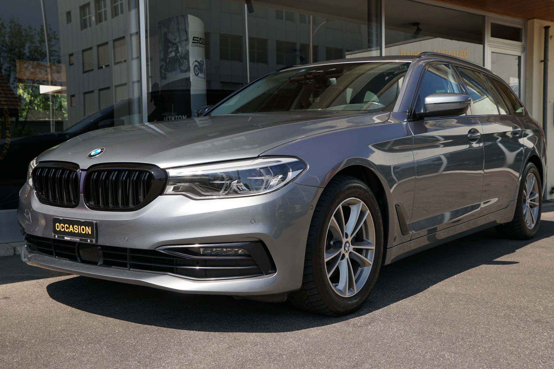 BMW 520d xDrive Touring Sport Line Steptronic-image-0