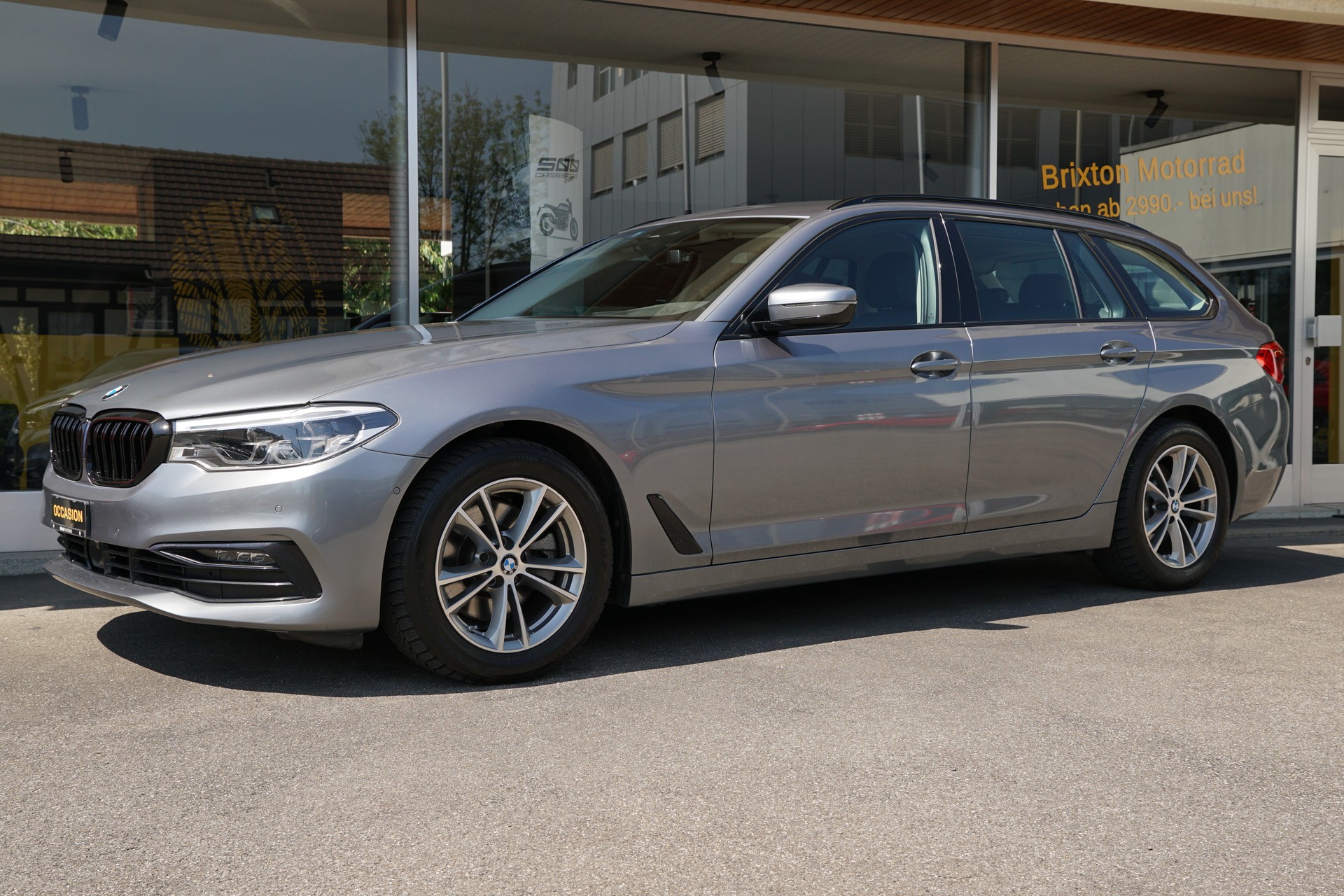 BMW 520d xDrive Touring Sport Line Steptronic-image-1