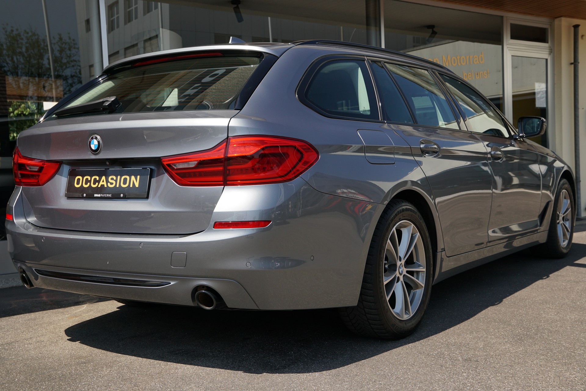 BMW 520d xDrive Touring Sport Line Steptronic-image-2