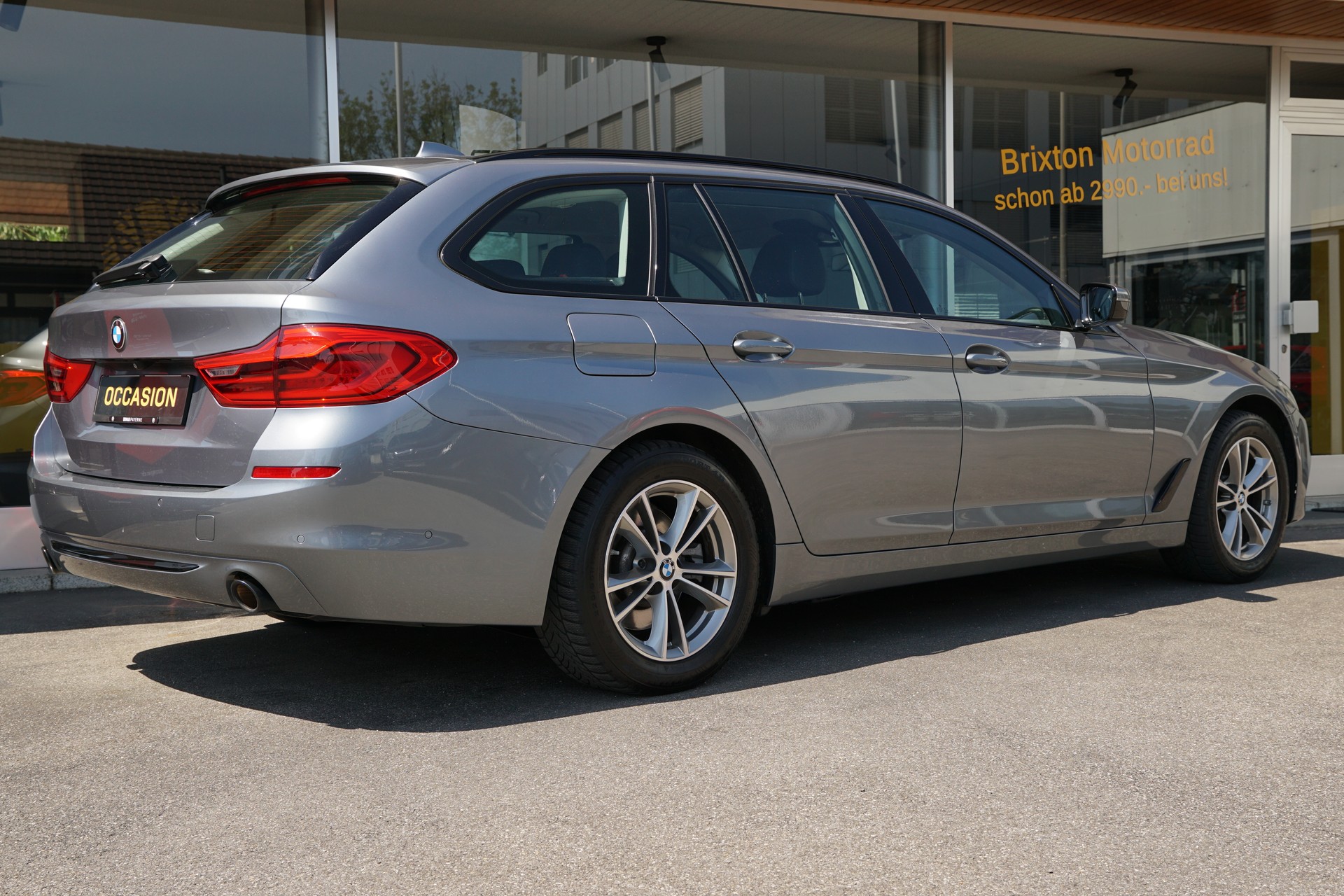 BMW 520d xDrive Touring Sport Line Steptronic-image-3