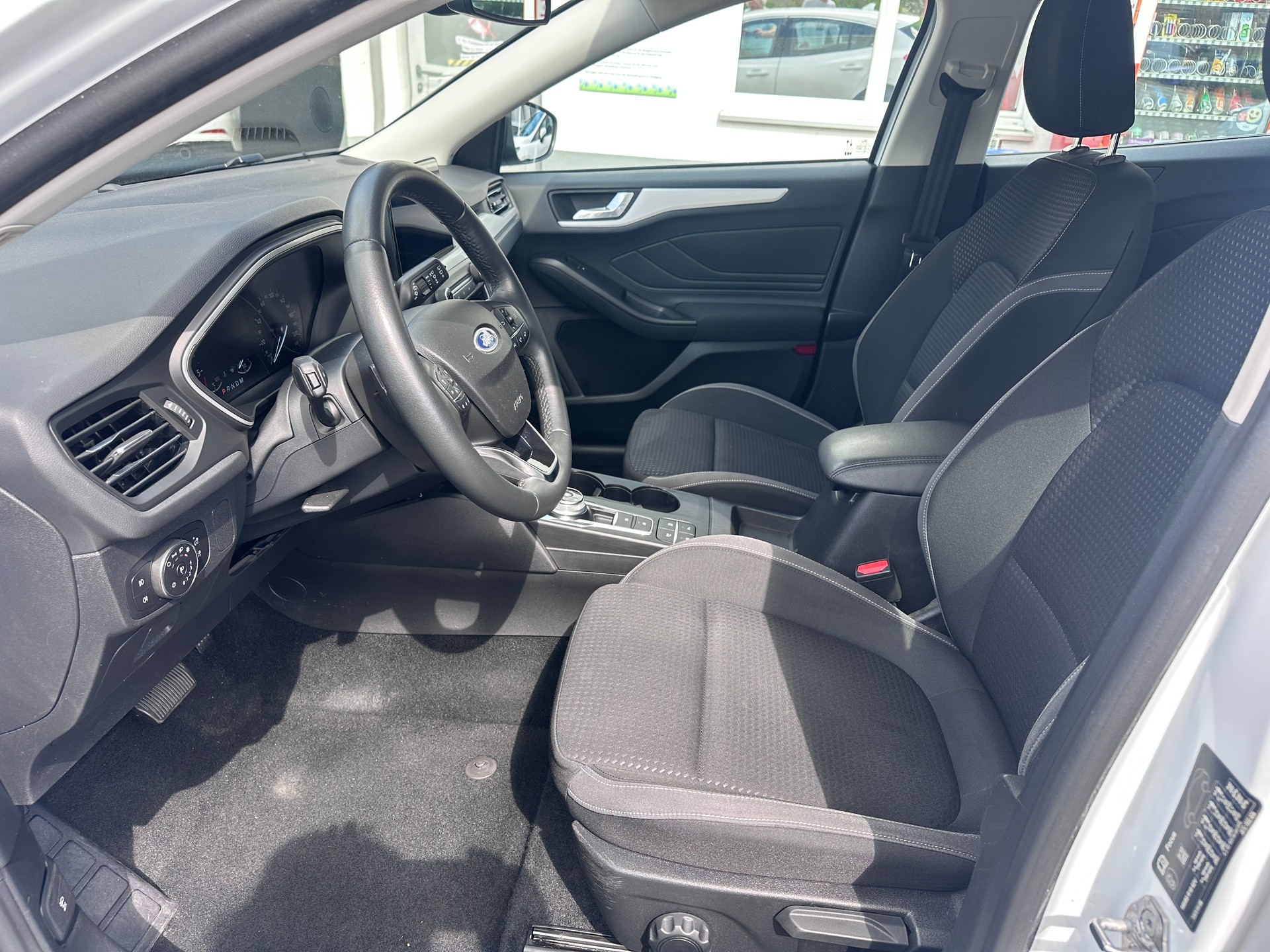 FORD Focus 1.5 TDCi Cool Connect Automatic-image-9