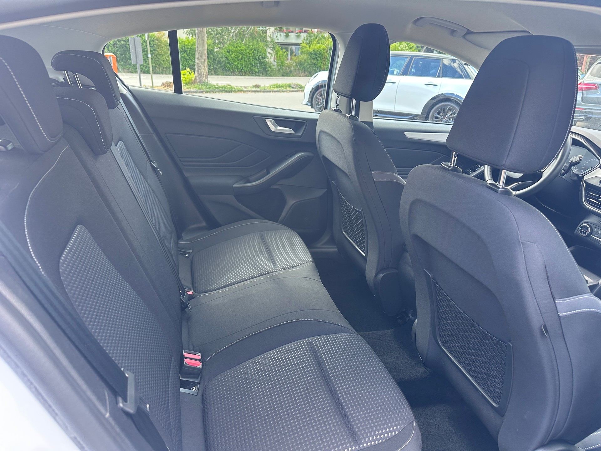 FORD Focus 1.5 TDCi Cool Connect Automatic-image-12