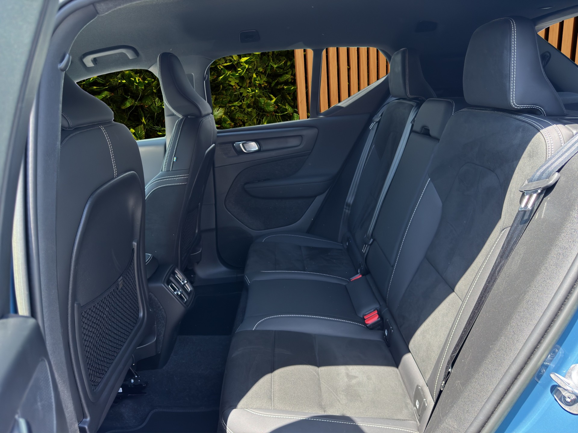 VOLVO XC40 2.0 B4 MH Plus Dark AWD-image-14
