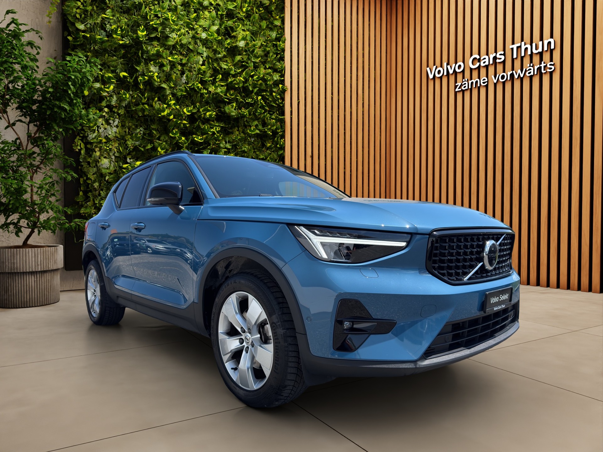 VOLVO XC40 2.0 B4 MH Plus Dark AWD-image-2