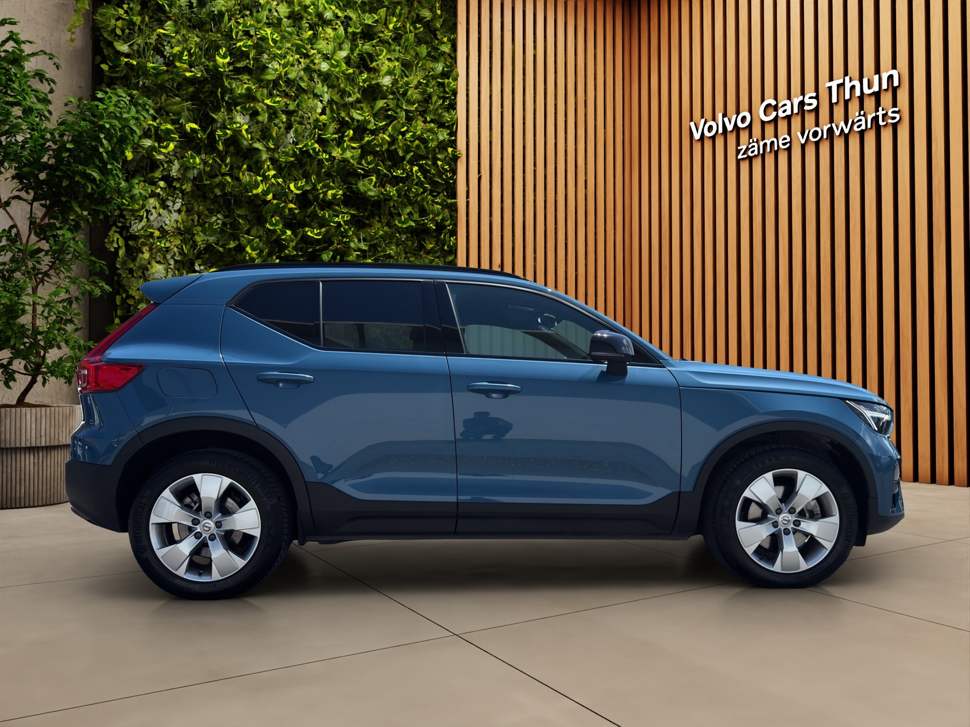 VOLVO XC40 2.0 B4 MH Plus Dark AWD-image-3