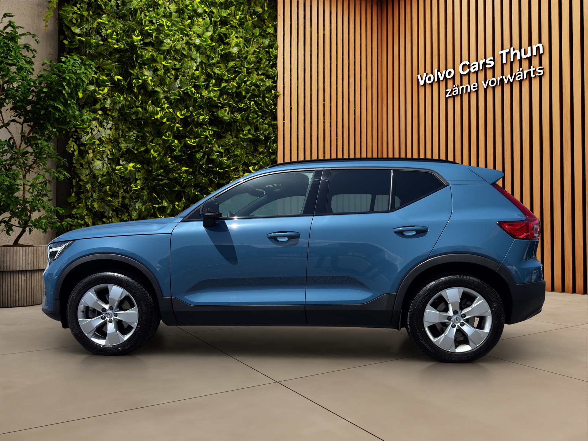 VOLVO XC40 2.0 B4 MH Plus Dark AWD-image-4