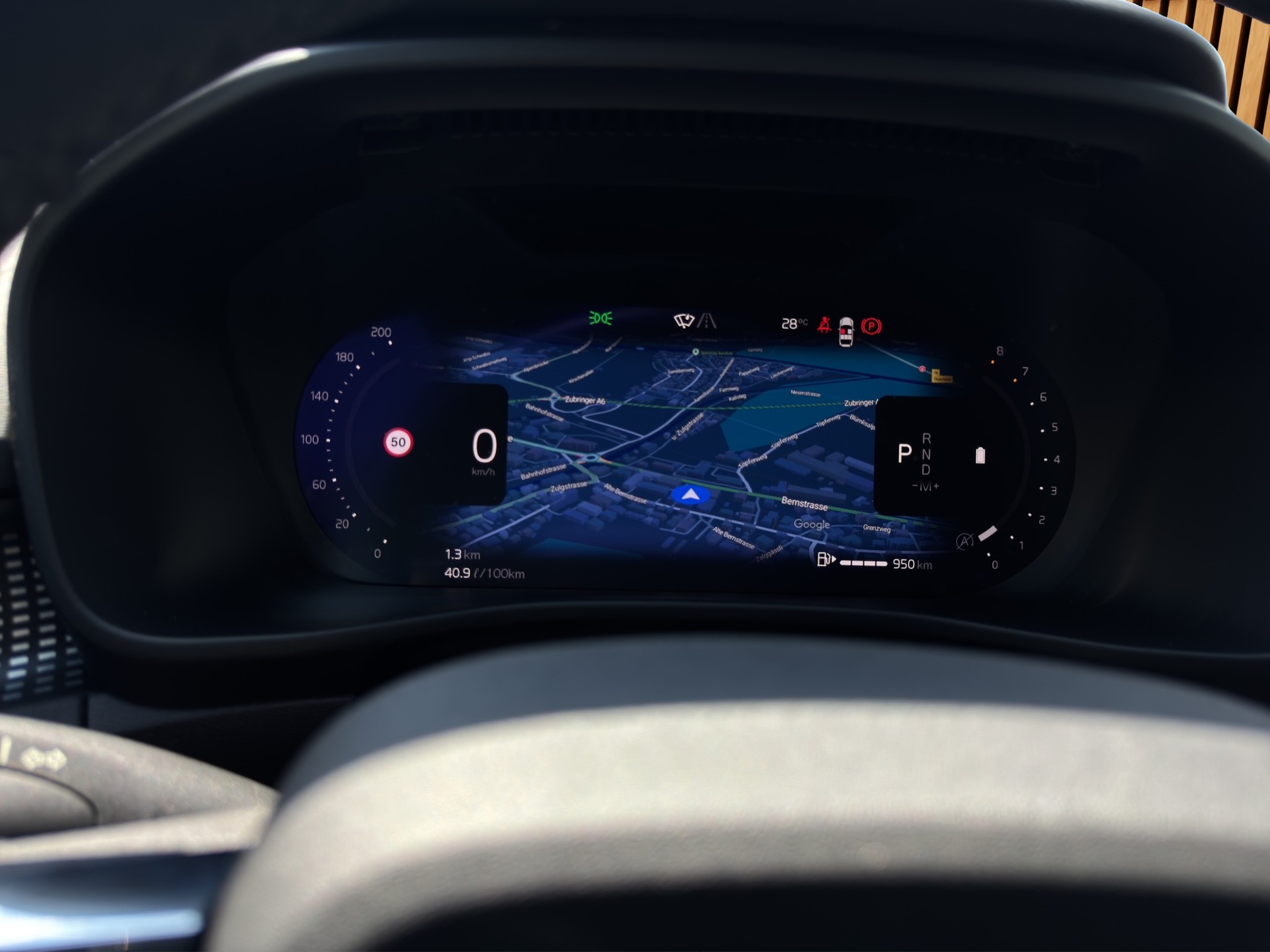 VOLVO XC40 2.0 B4 MH Plus Dark AWD-image-12