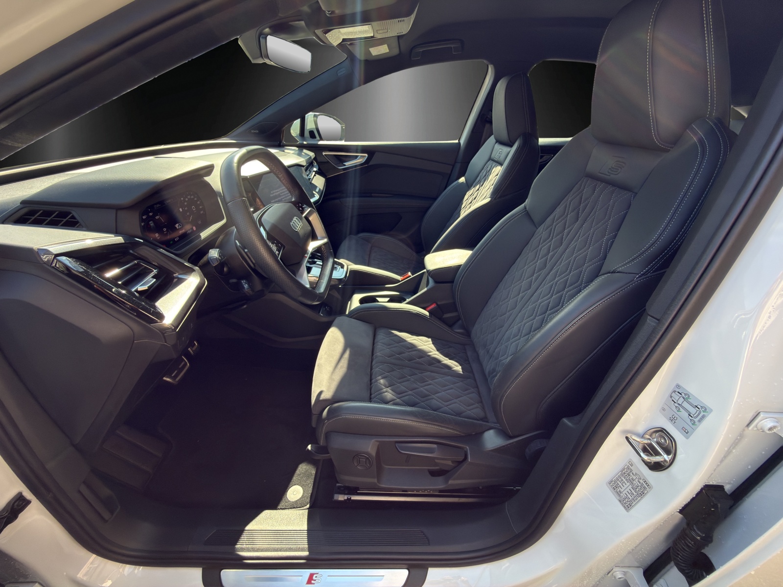 AUDI Q4 Sportback e-tron 50 quattro-image-9