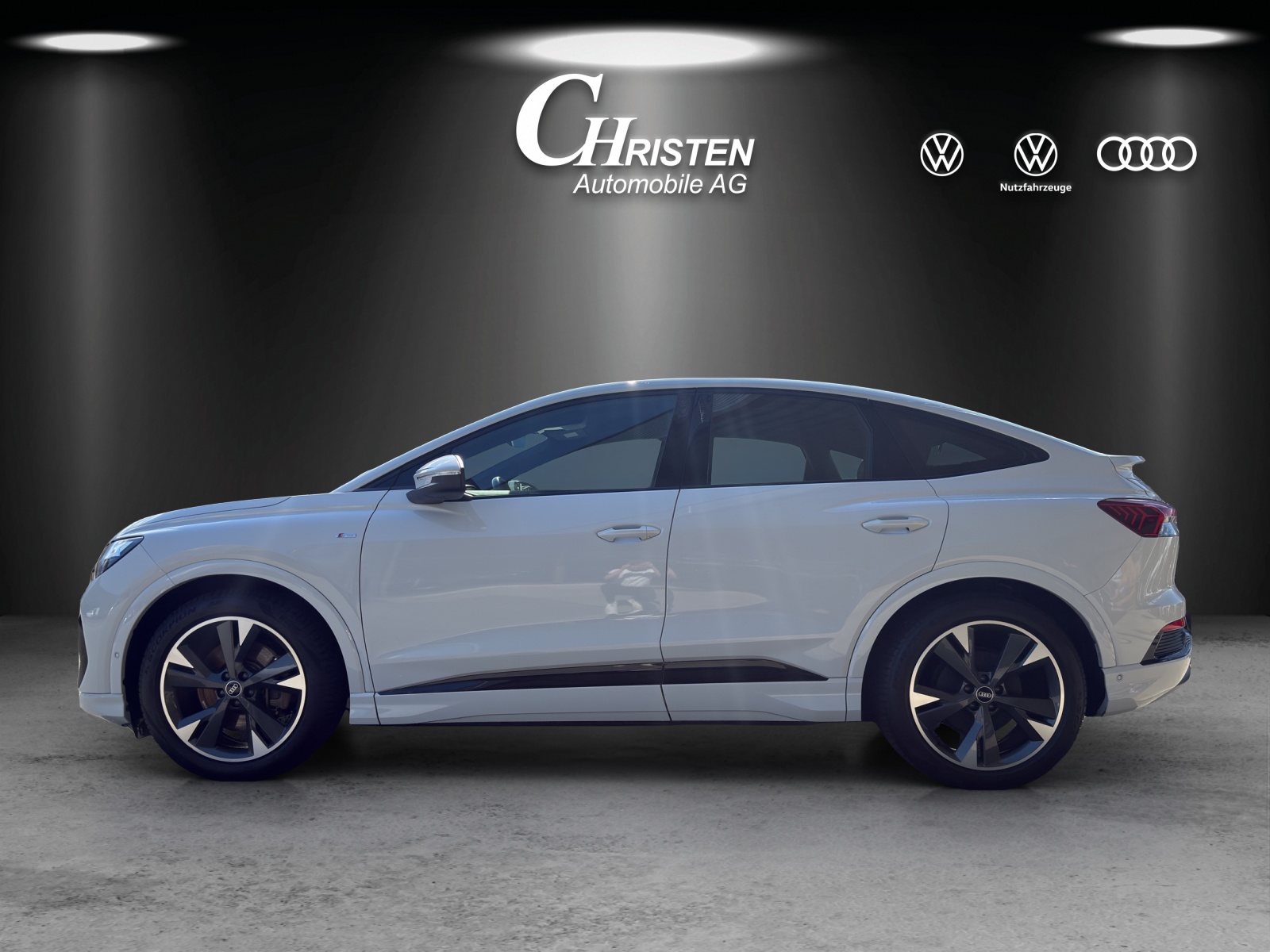 AUDI Q4 Sportback e-tron 50 quattro-showroom-element-1