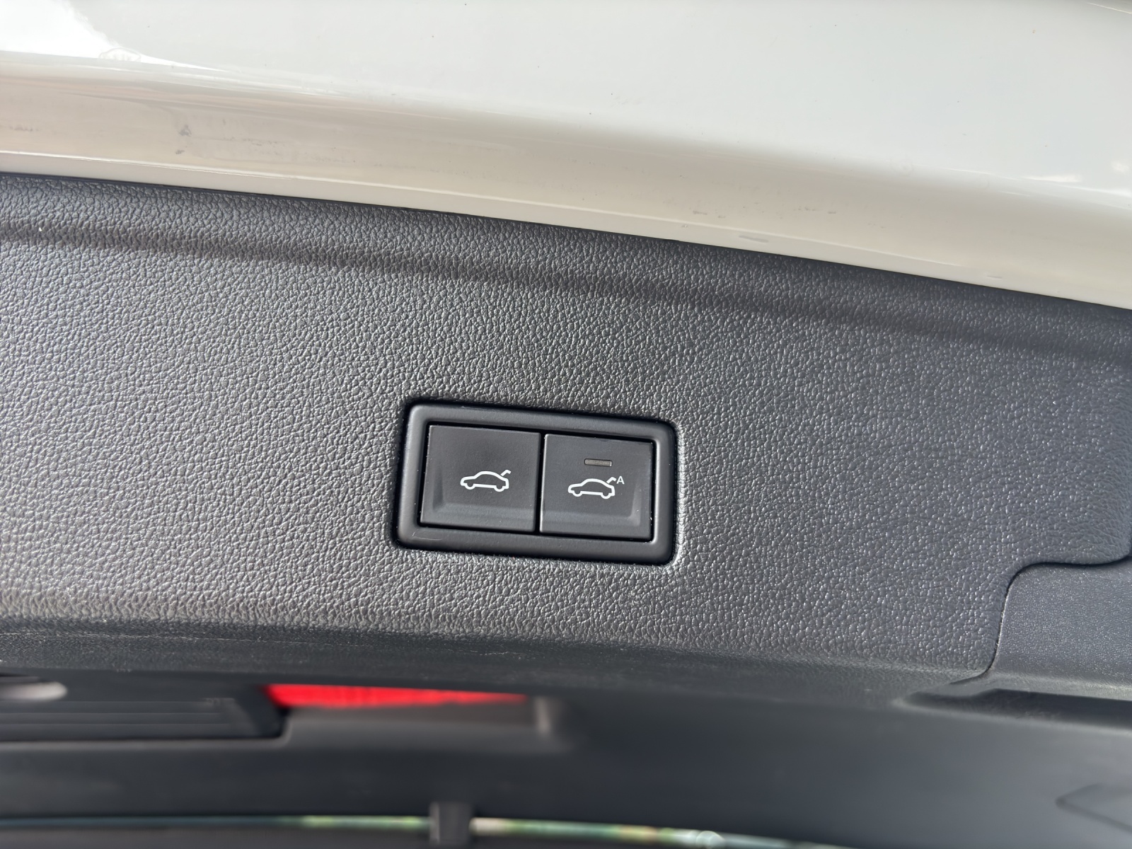VW Touareg 3.0 TSI eHybrid R Tiptronic-image-13