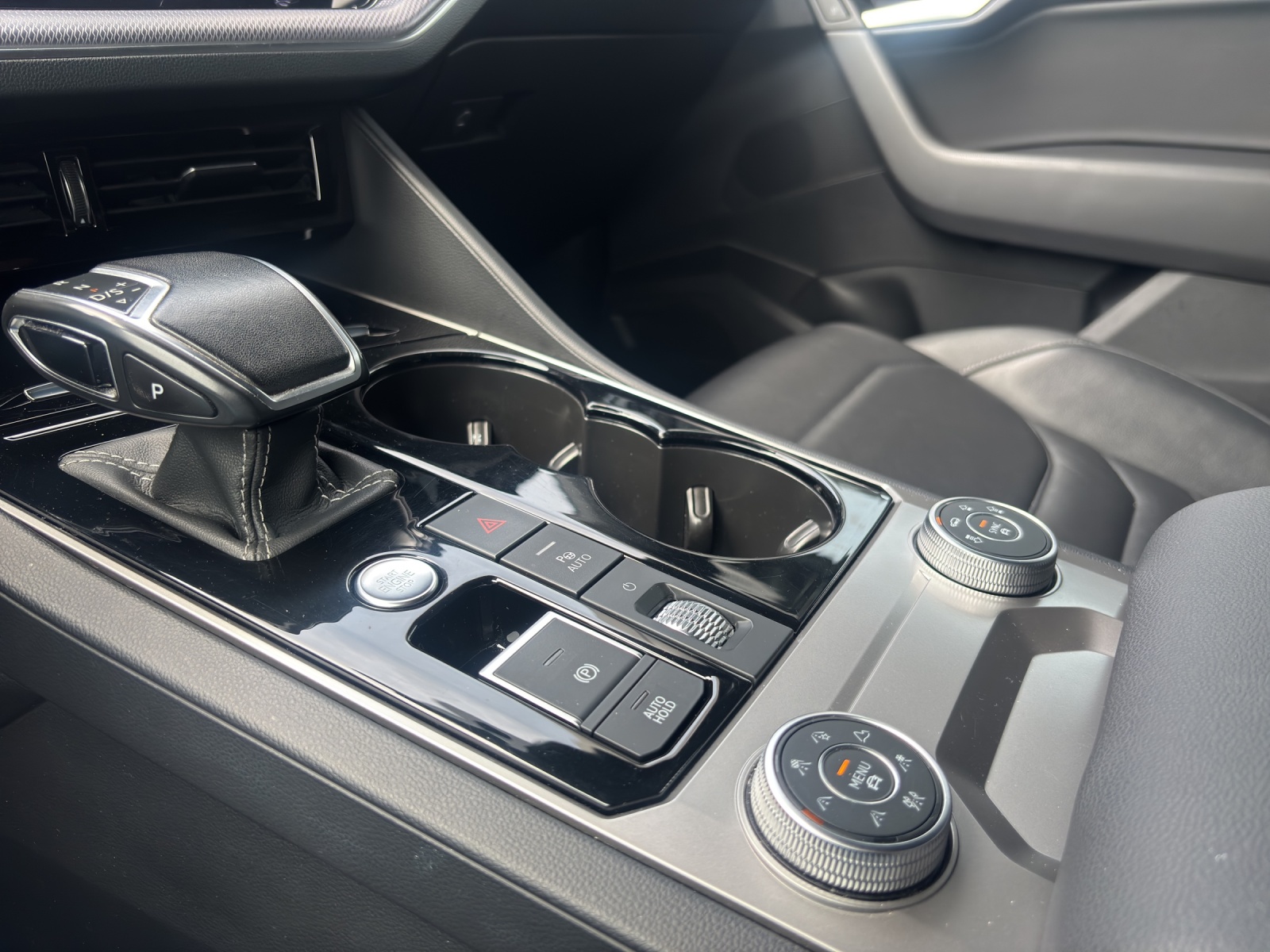 VW Touareg 3.0 TSI eHybrid R Tiptronic-image-9