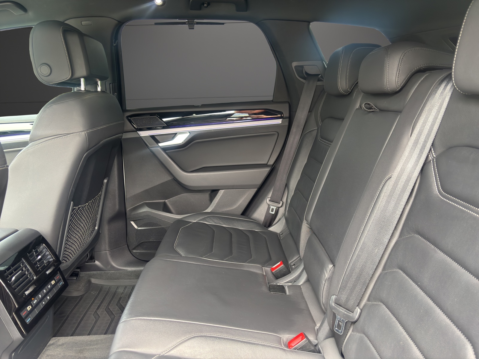 VW Touareg 3.0 TSI eHybrid R Tiptronic-image-12