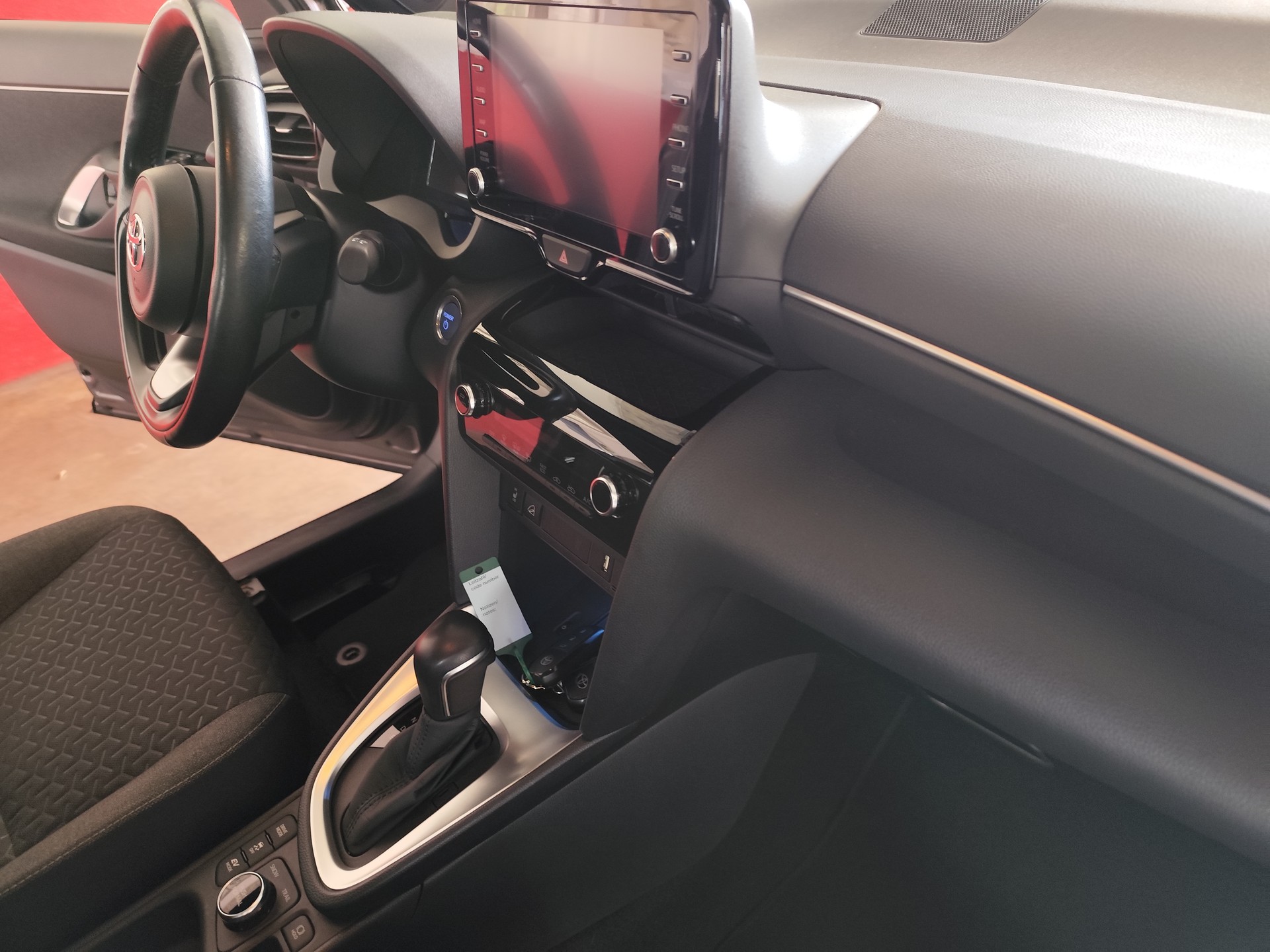 TOYOTA Yaris Cross 1.5 Trend e-CVT AWDi-image-6