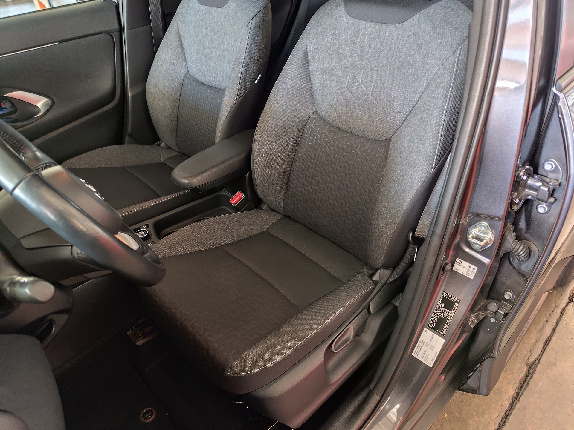 TOYOTA Yaris Cross 1.5 Trend e-CVT AWDi-image-5